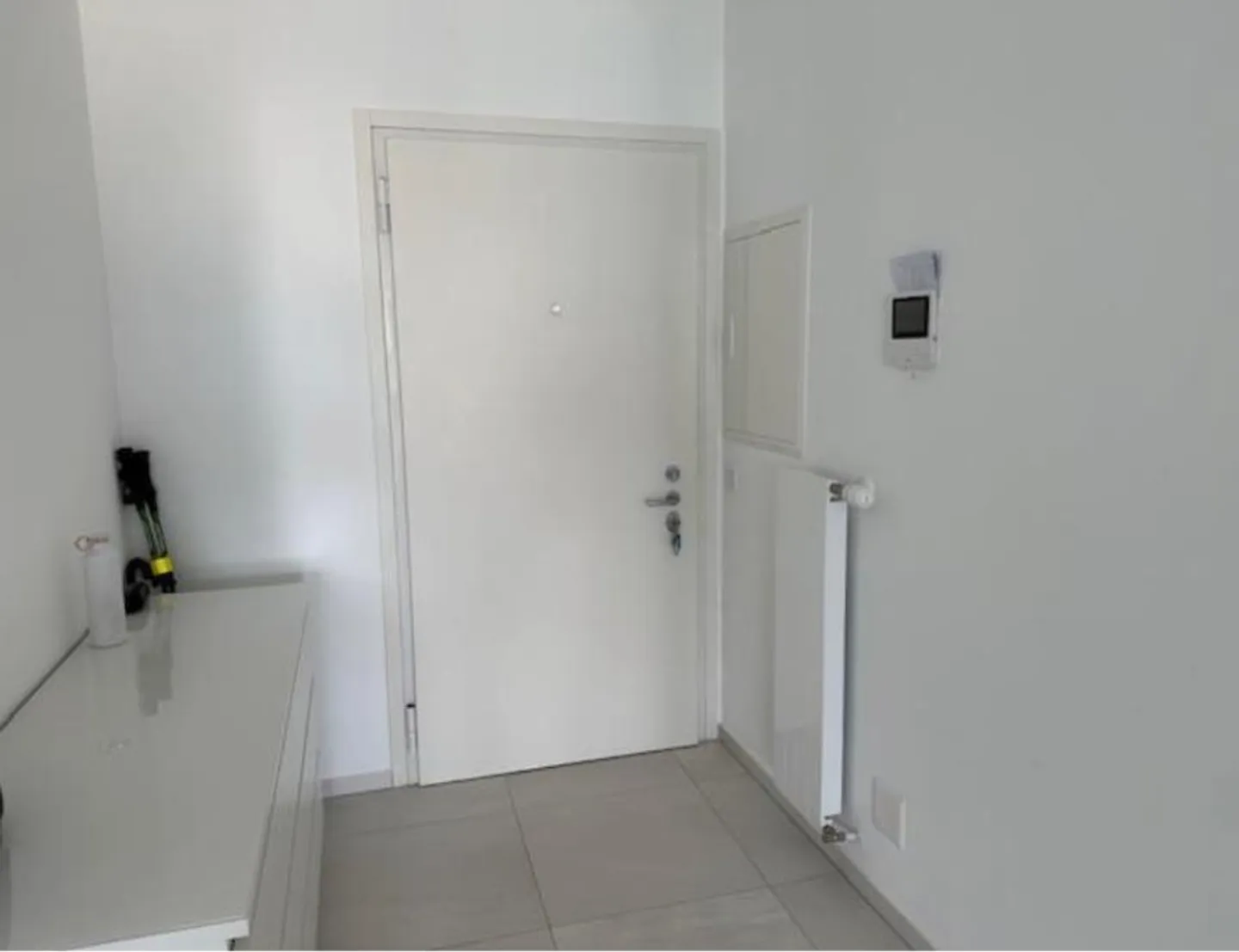 Penthouse 4.5 pièces avec vue sur le lac et piscine - Photo 9 sur 12