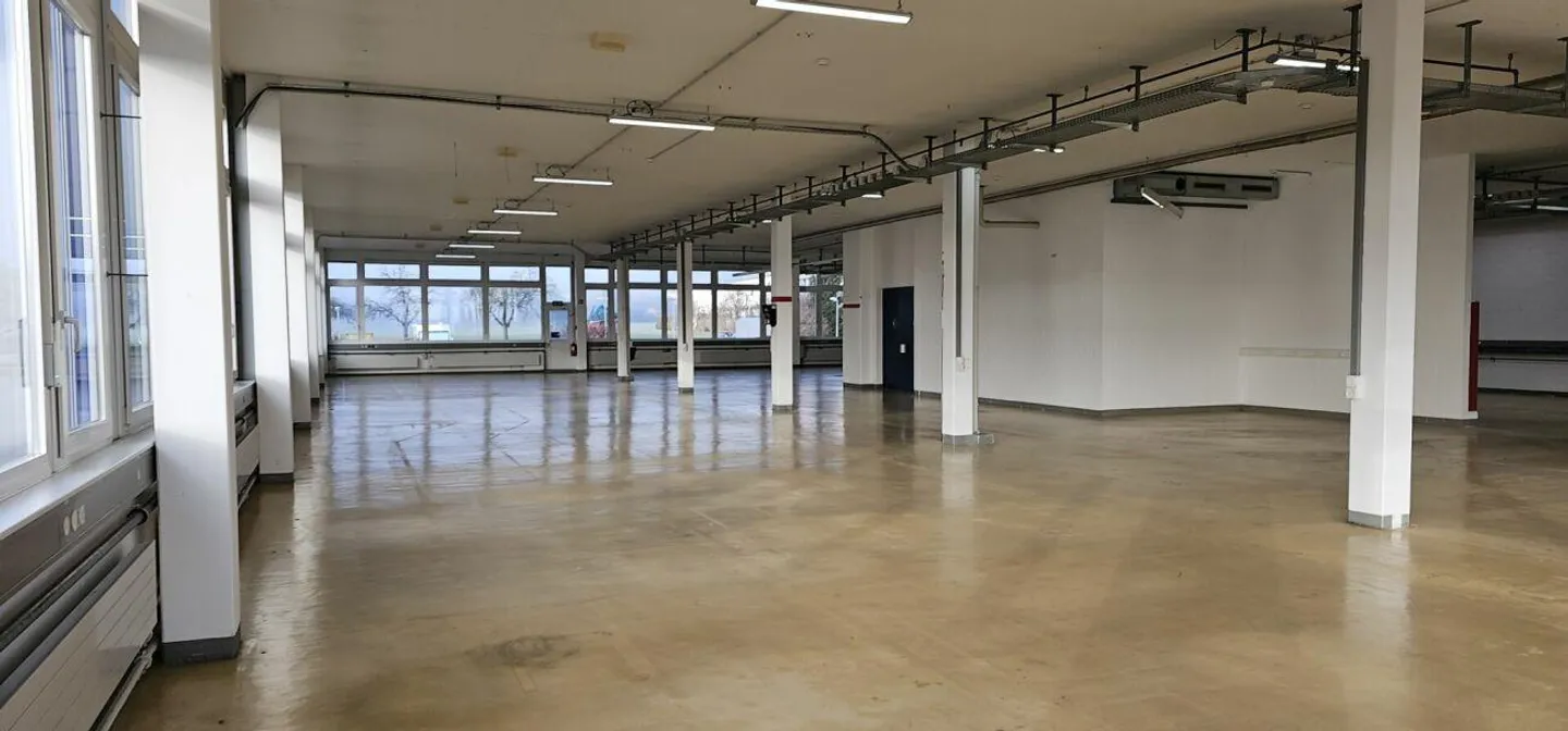 Production spaces in Uznach, approx. 400 m2 - Photo 4 of 11