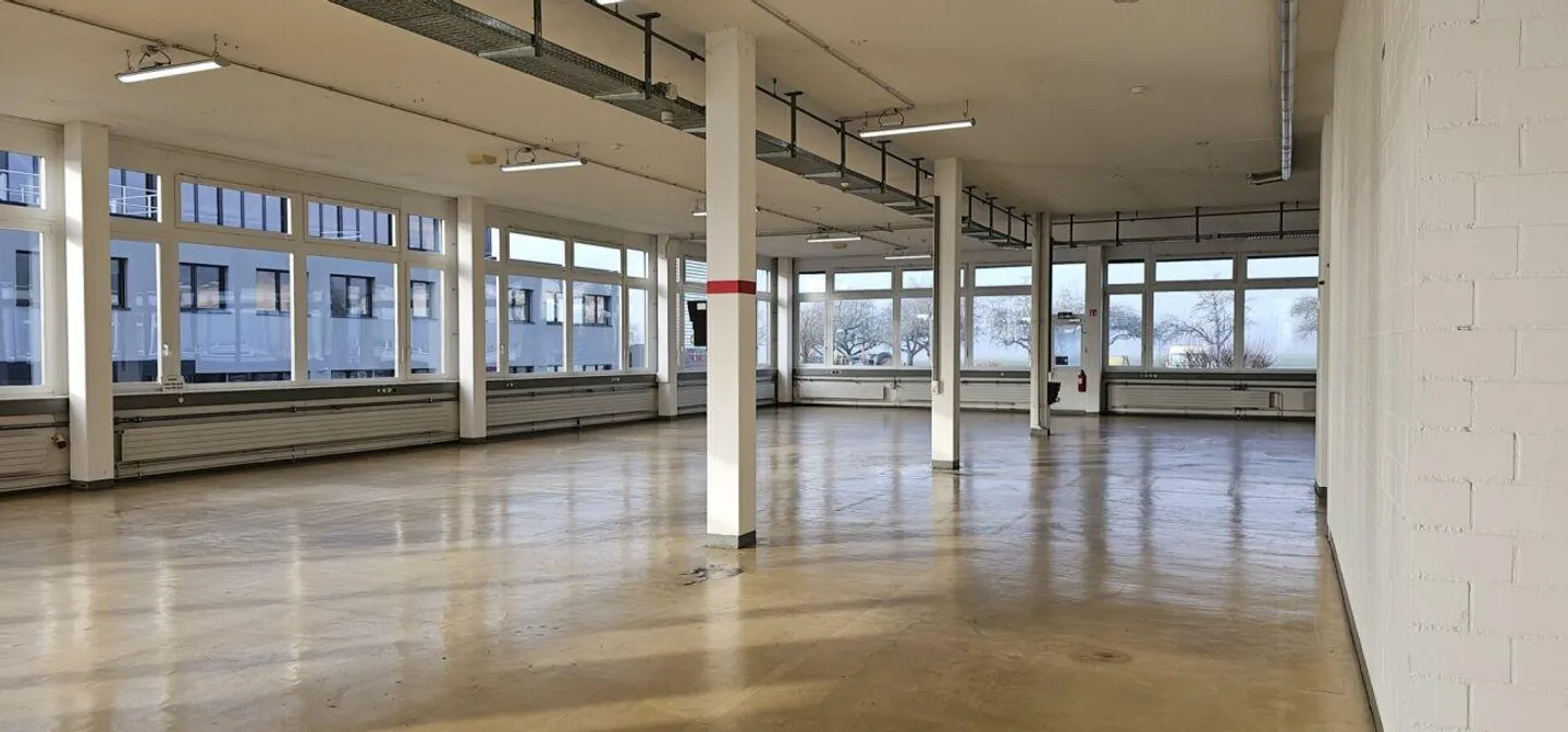 Production spaces in Uznach, approx. 400 m2 - Photo 5 of 11