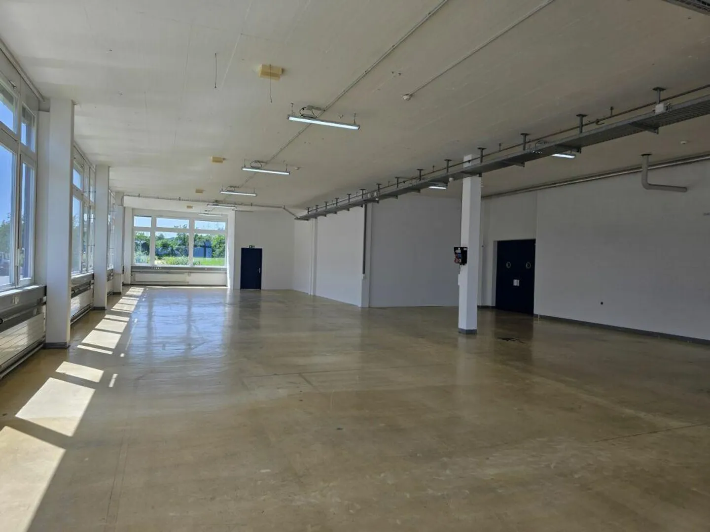 Production spaces in Uznach, approx. 400 m2 - Photo 7 of 11