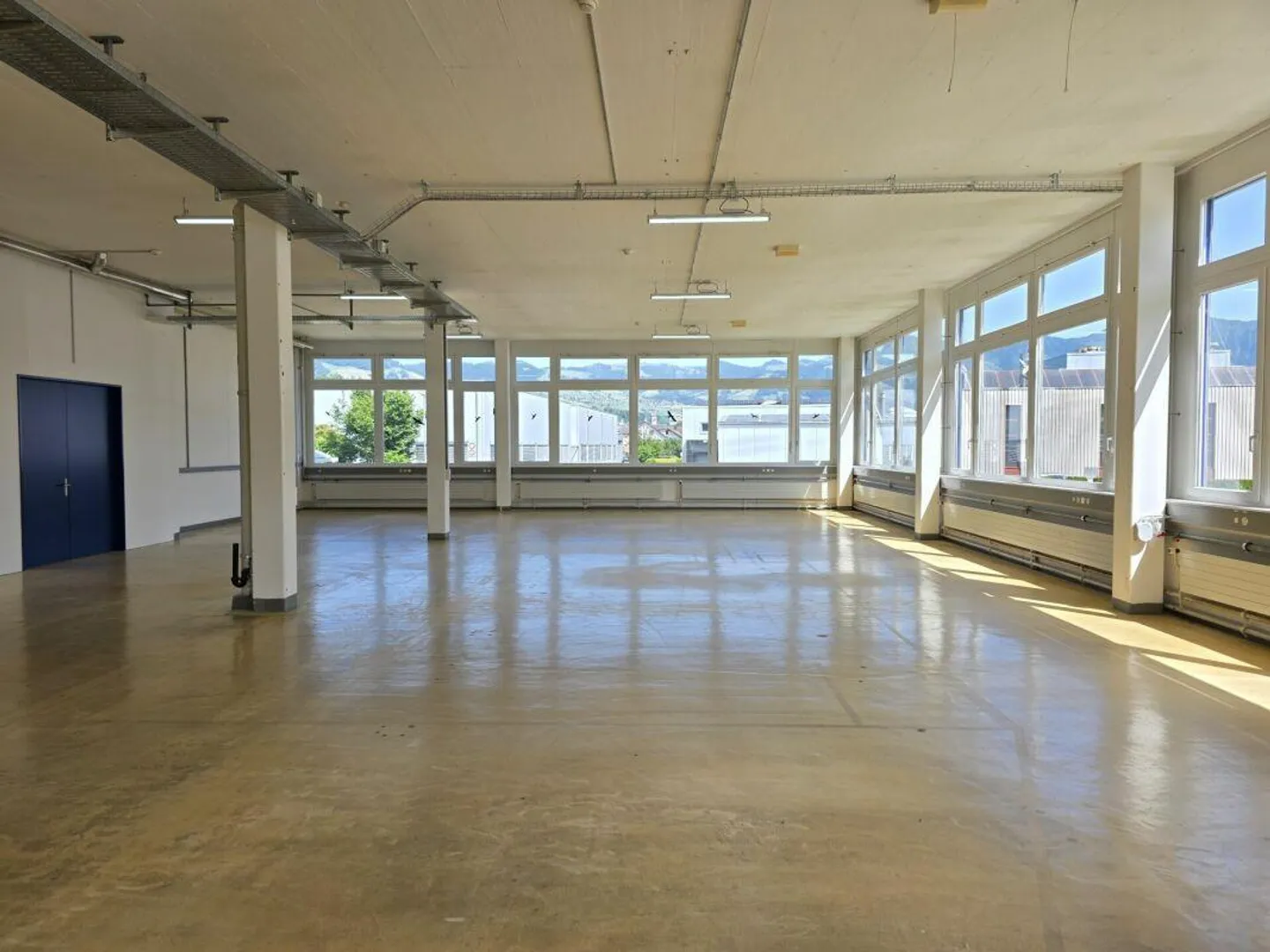 Production spaces in Uznach, approx. 400 m2 - Photo 9 of 11