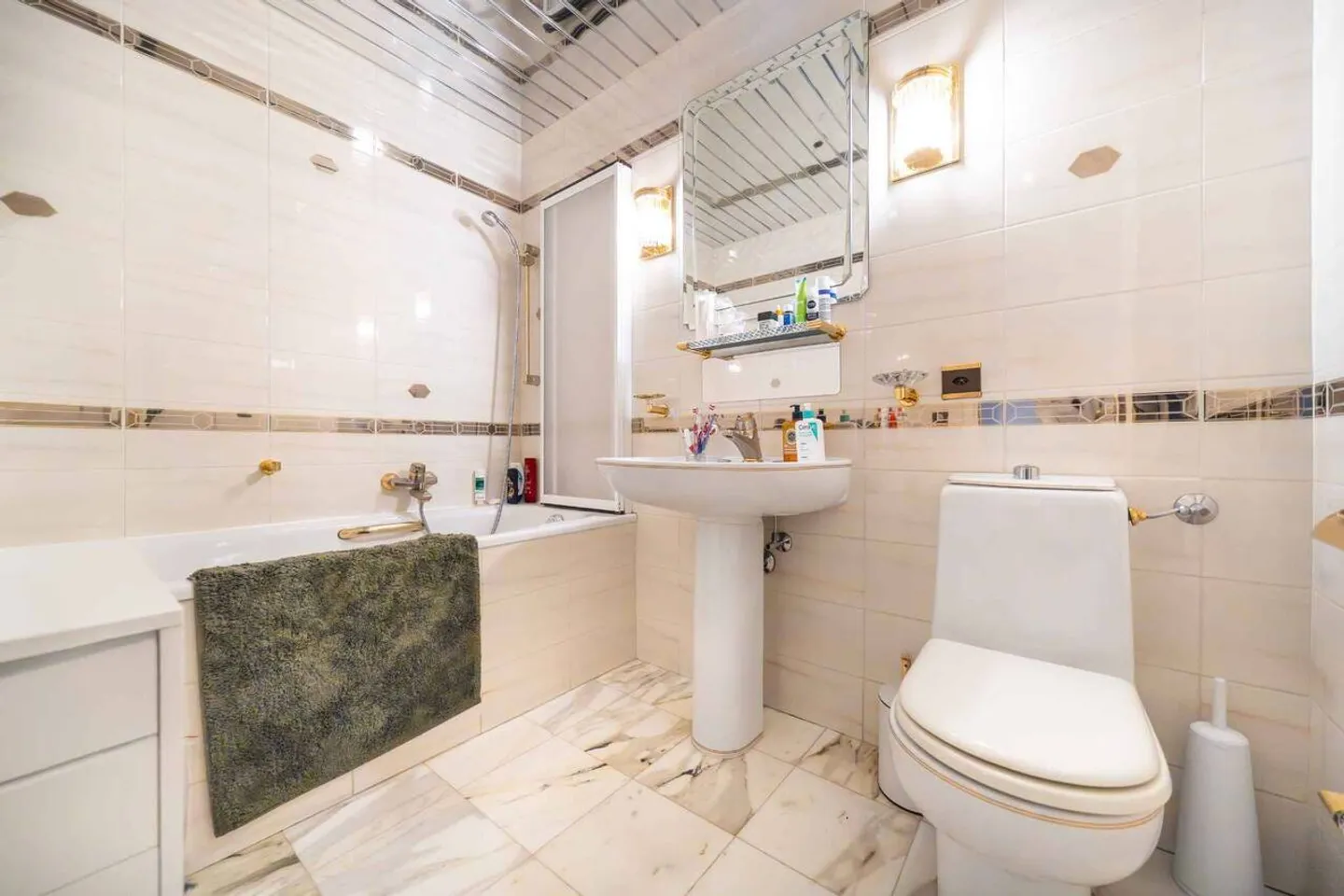 Magnifico appartamento di 4,5 stanze con giardino - Foto 9 di 12