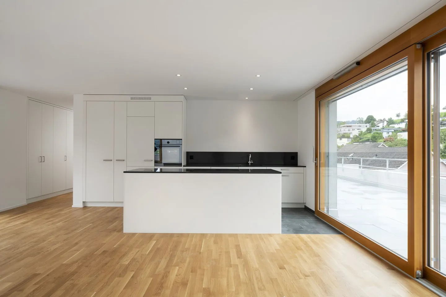 High-quality penthouse apartment with spacious terrace - Photo 1 of 14