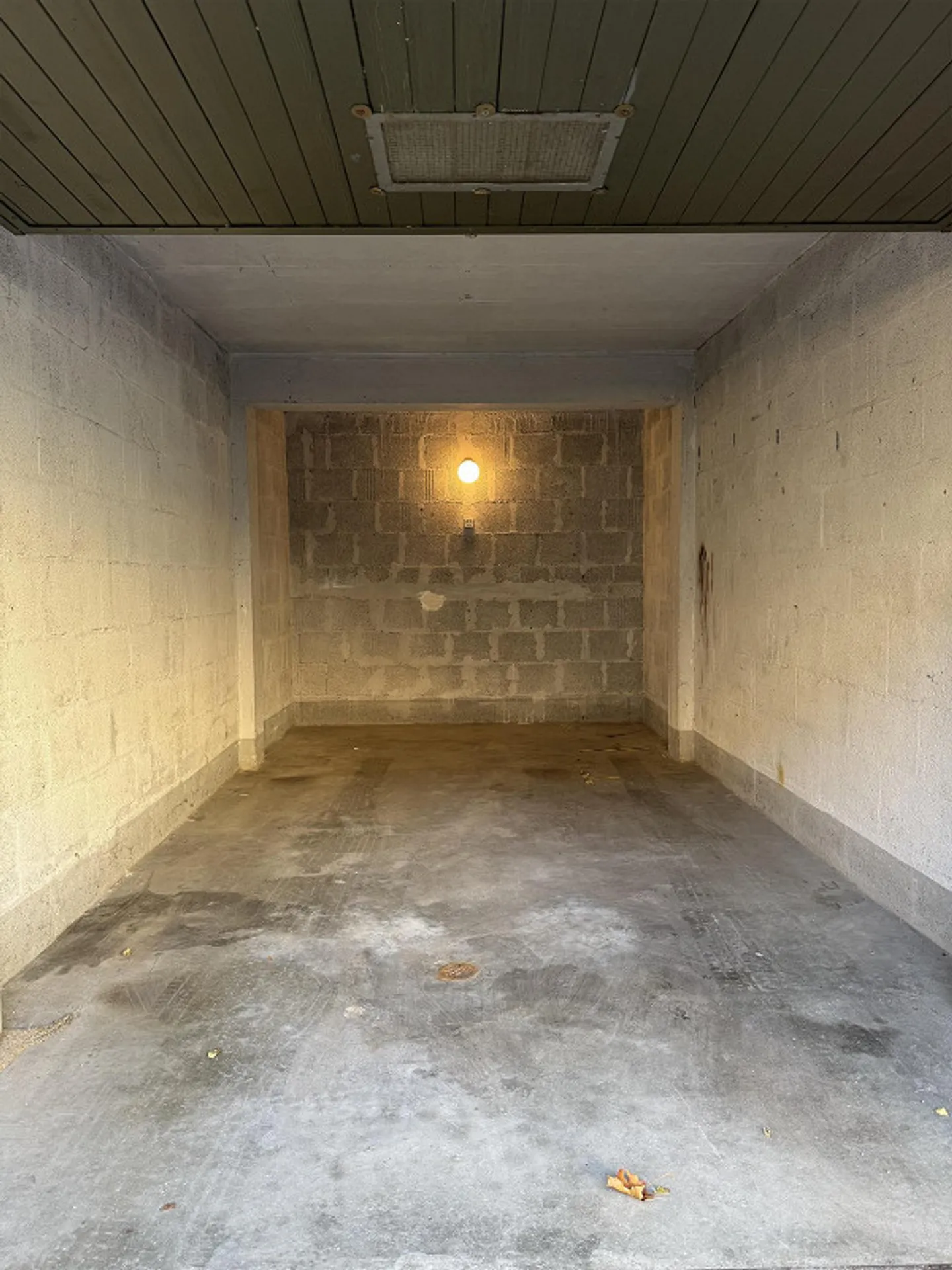 Parking dans le port - Photo 2 sur 2