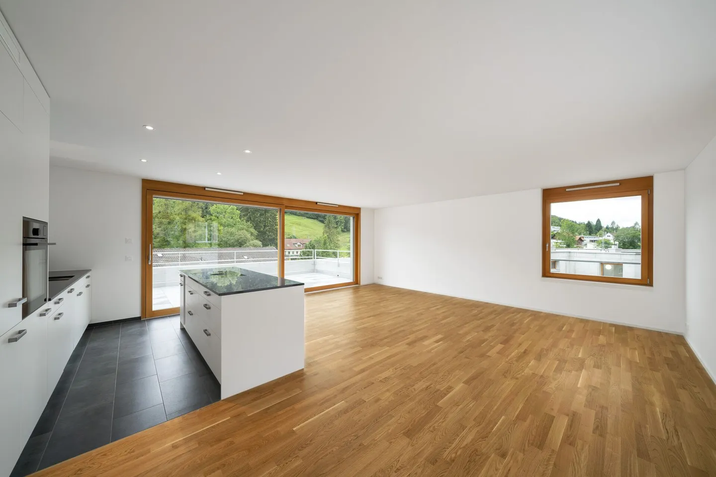 High-quality penthouse apartment with spacious terrace - Photo 2 of 14