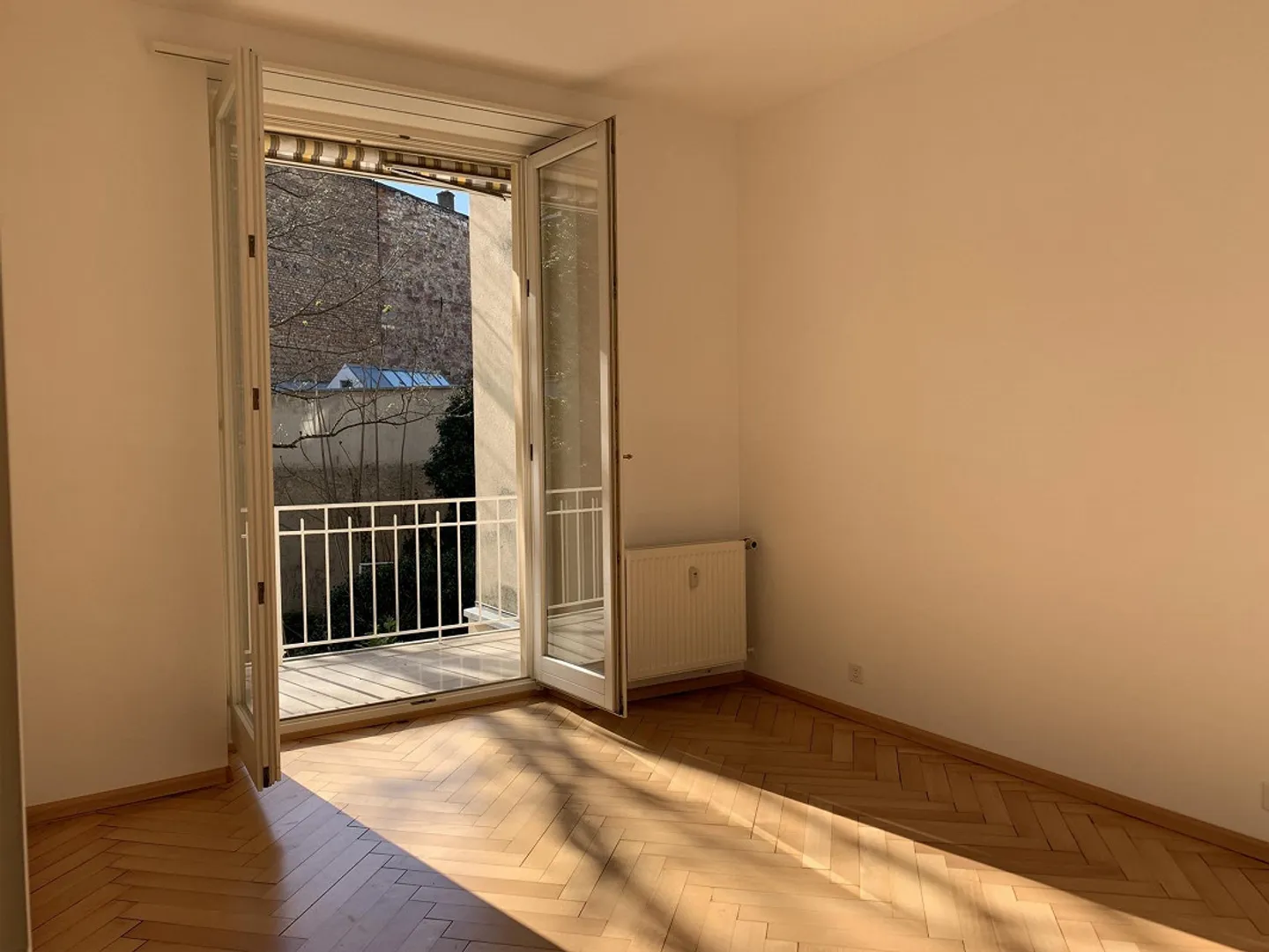 3.5-Room Old Building Apartment with 2 Balconies in Art Nouveau House - Photo 5 of 11