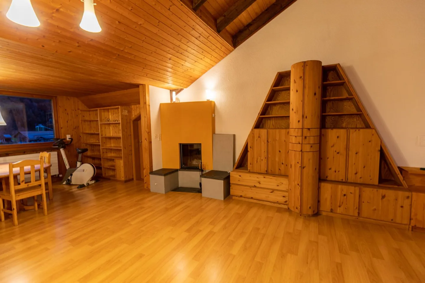 Spacious, Charming Attic Apartment in Idyllic Family Neighborhood - Photo 3 of 8