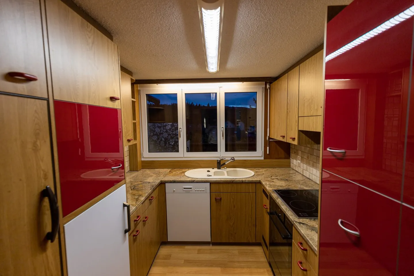 Spacious, Charming Attic Apartment in Idyllic Family Neighborhood - Photo 4 of 8