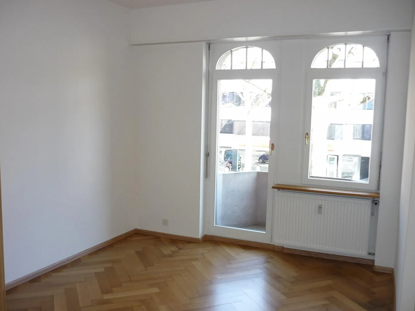 3.5-Room Old Building Apartment with 2 Balconies in Art Nouveau House - Photo 3 of 11