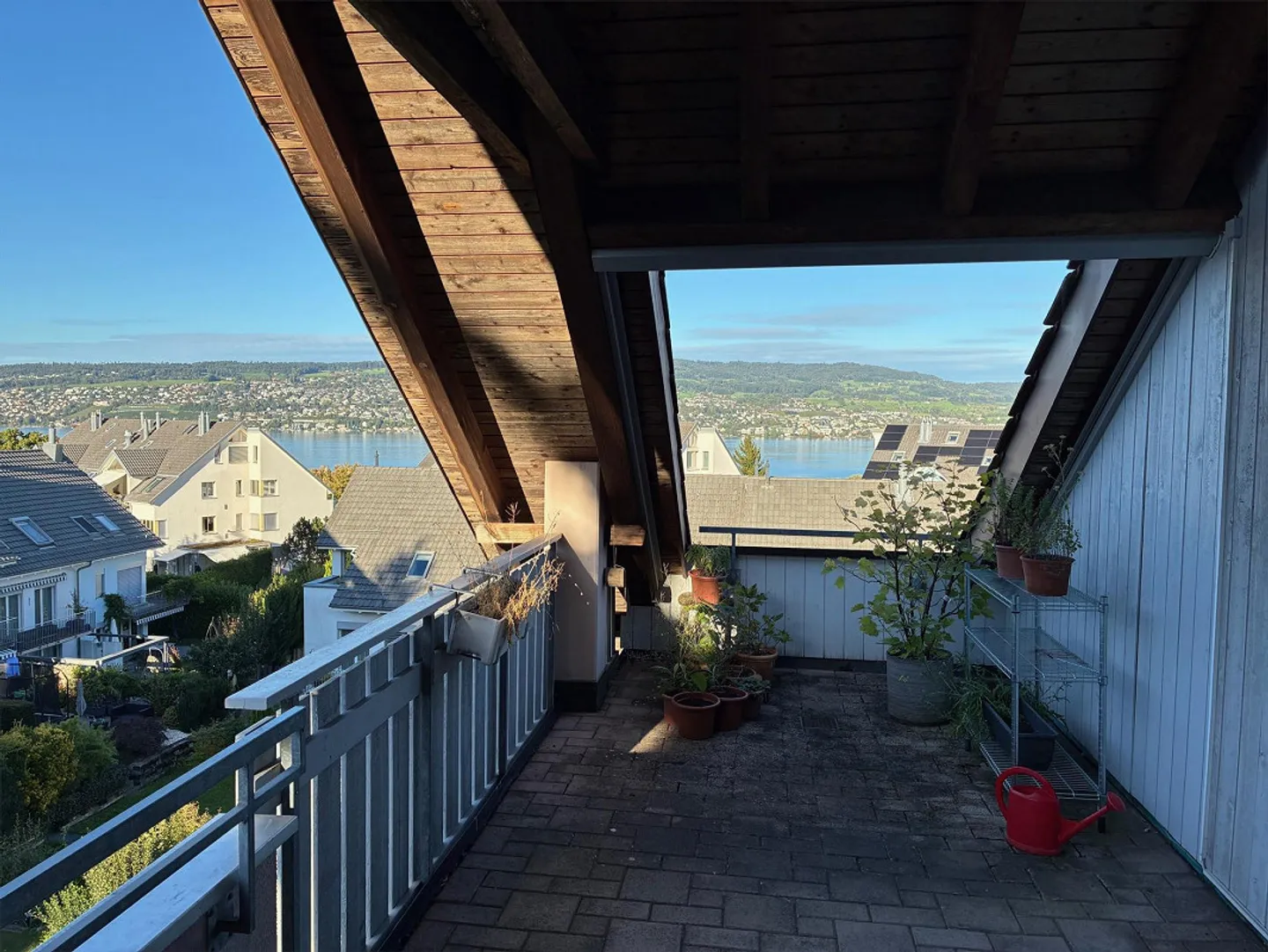 Ampio attico di 3,5 locali con vista lago a Oberrieden - Foto 6 di 8