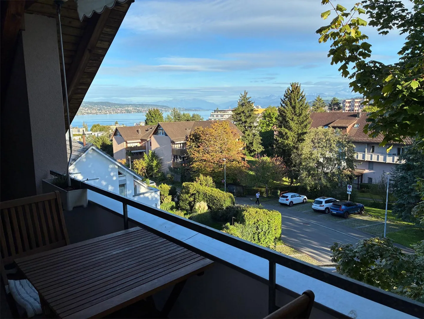 Ampio attico di 3,5 locali con vista lago a Oberrieden - Foto 7 di 8