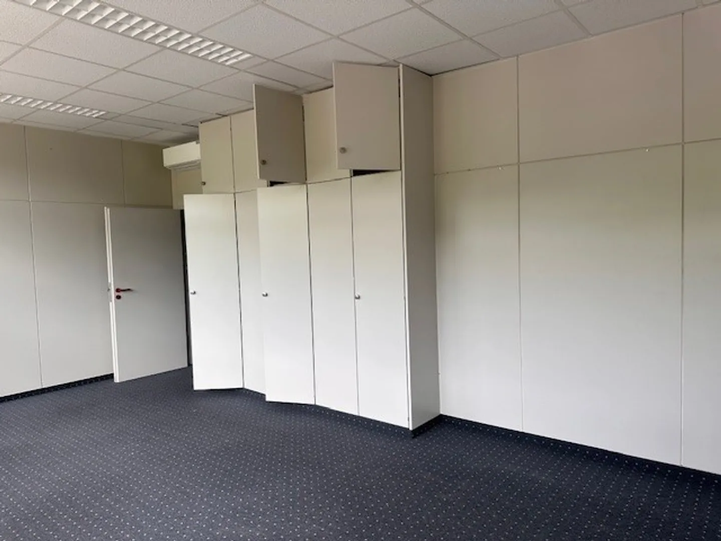 Klimatisierte Büros mit Weitsicht zu vermieten - Foto 3 von 11