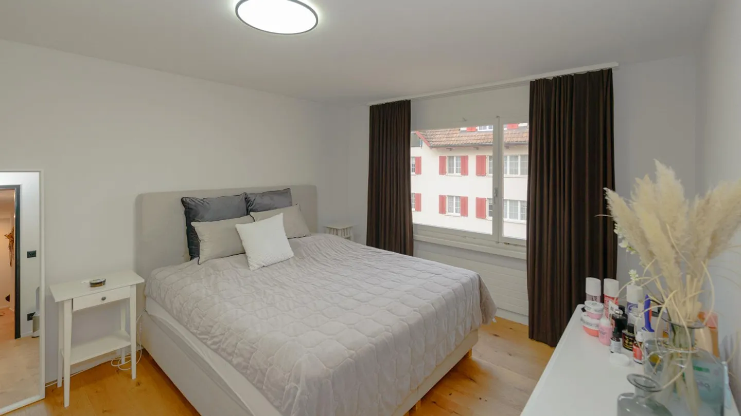 Freshly renovated 4 ½-room apartment in a Tempo-30 zone - Photo 8 of 9