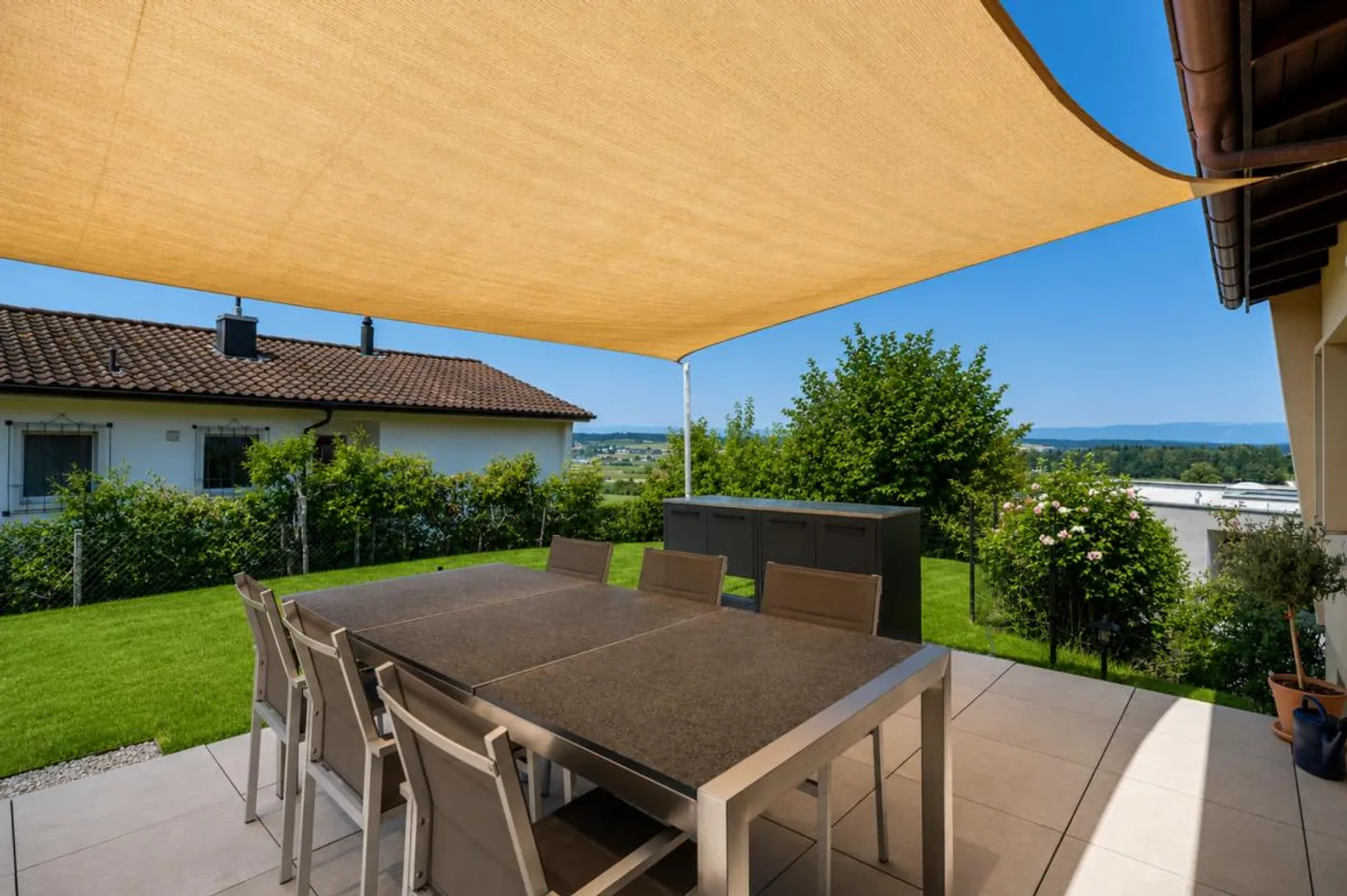Detached single-family house with unobstructed view - Photo 2 of 21