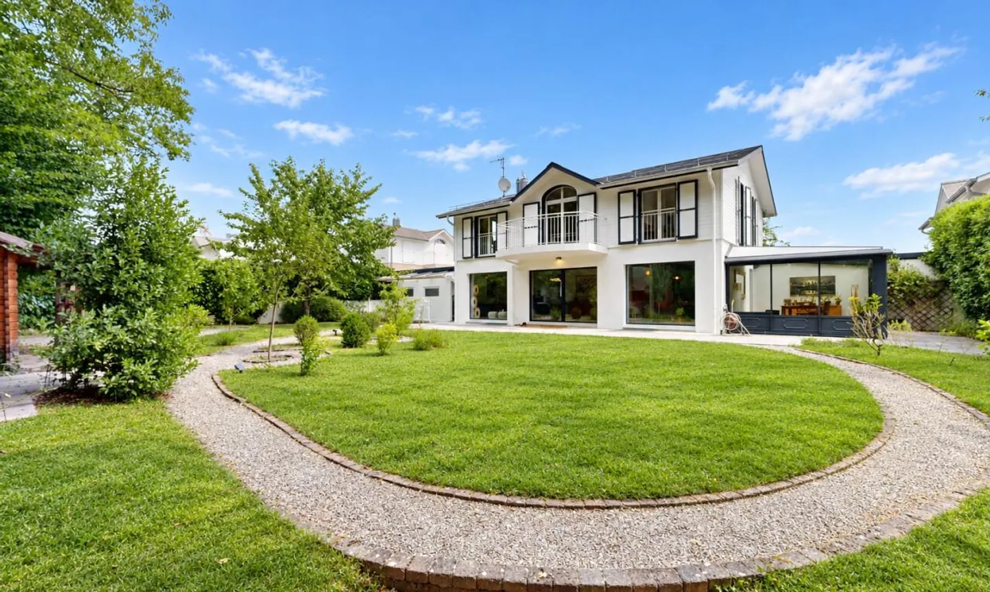 Villa familiale élégante avec jardin - Photo 3 sur 11