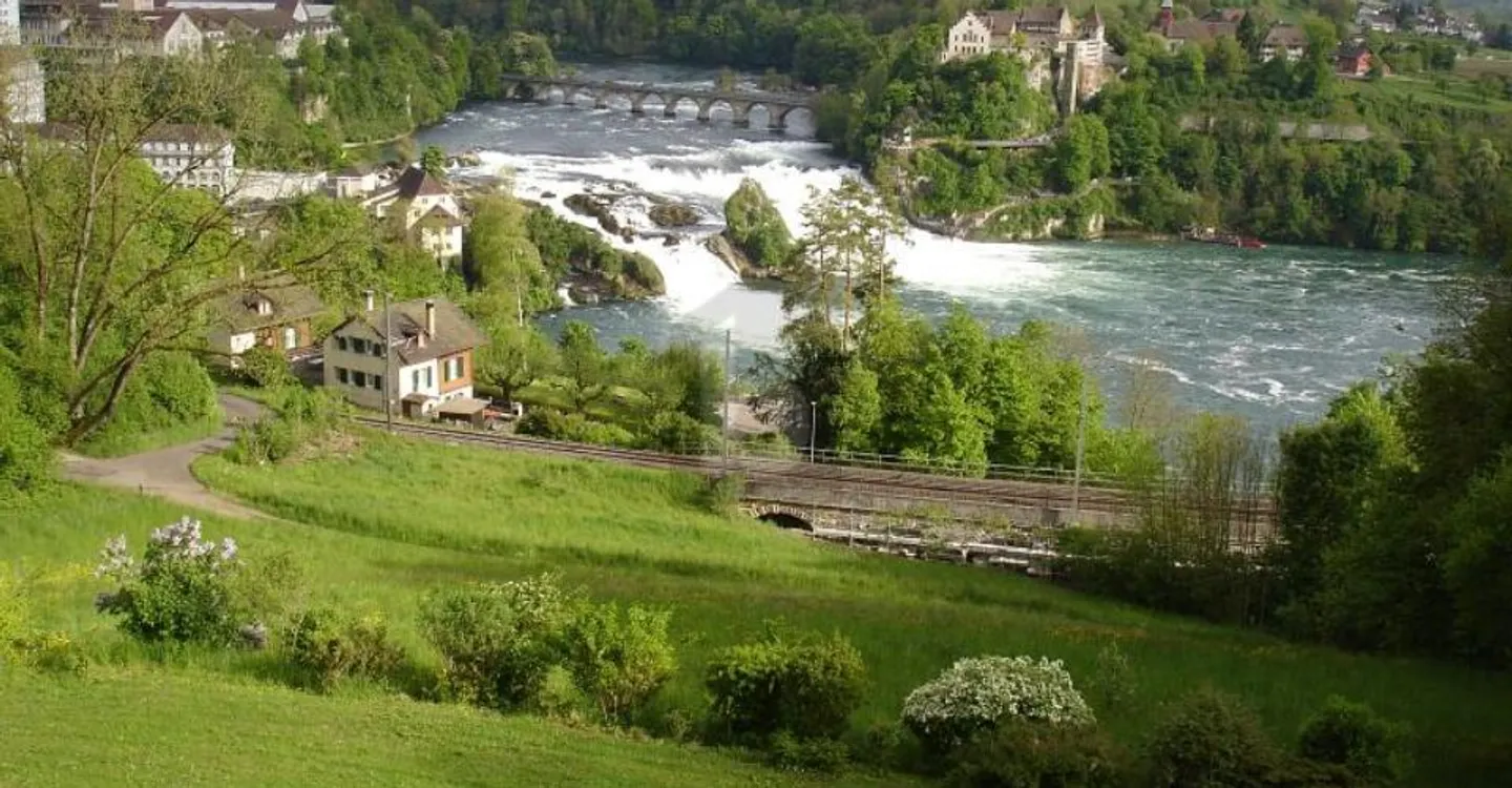 UNIKAT! MIT SPEKTAKULÄRER RHEINFALL-SICHT! - Foto 1 von 5