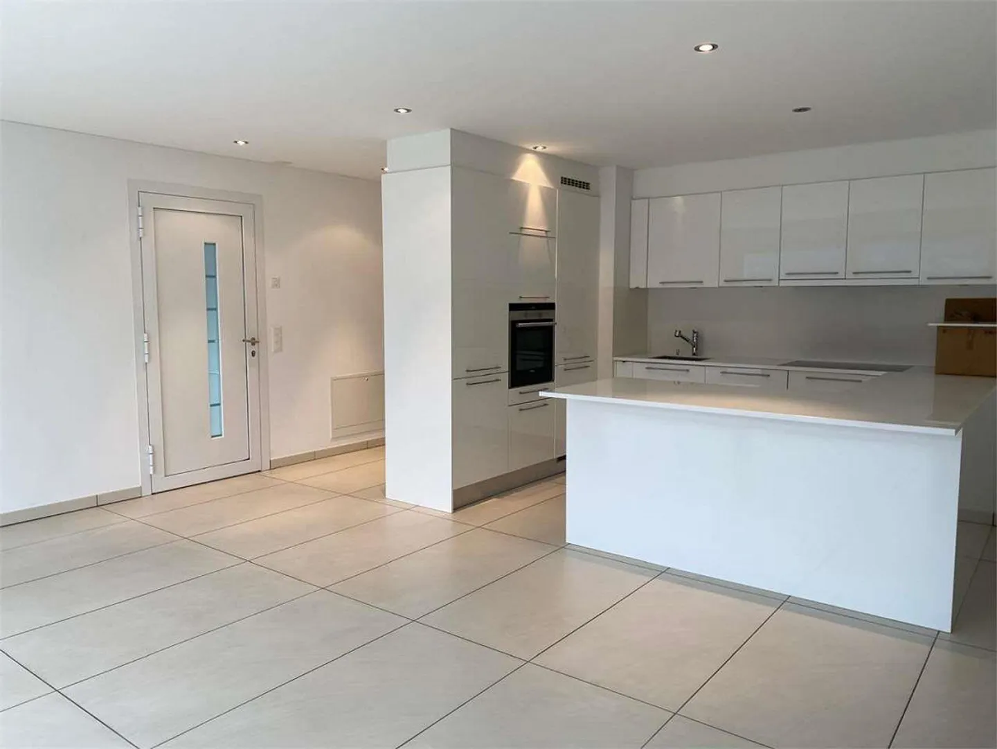 Gordola in a hilly position, modern and bright 4.5 rooms with view - Photo 5 of 13