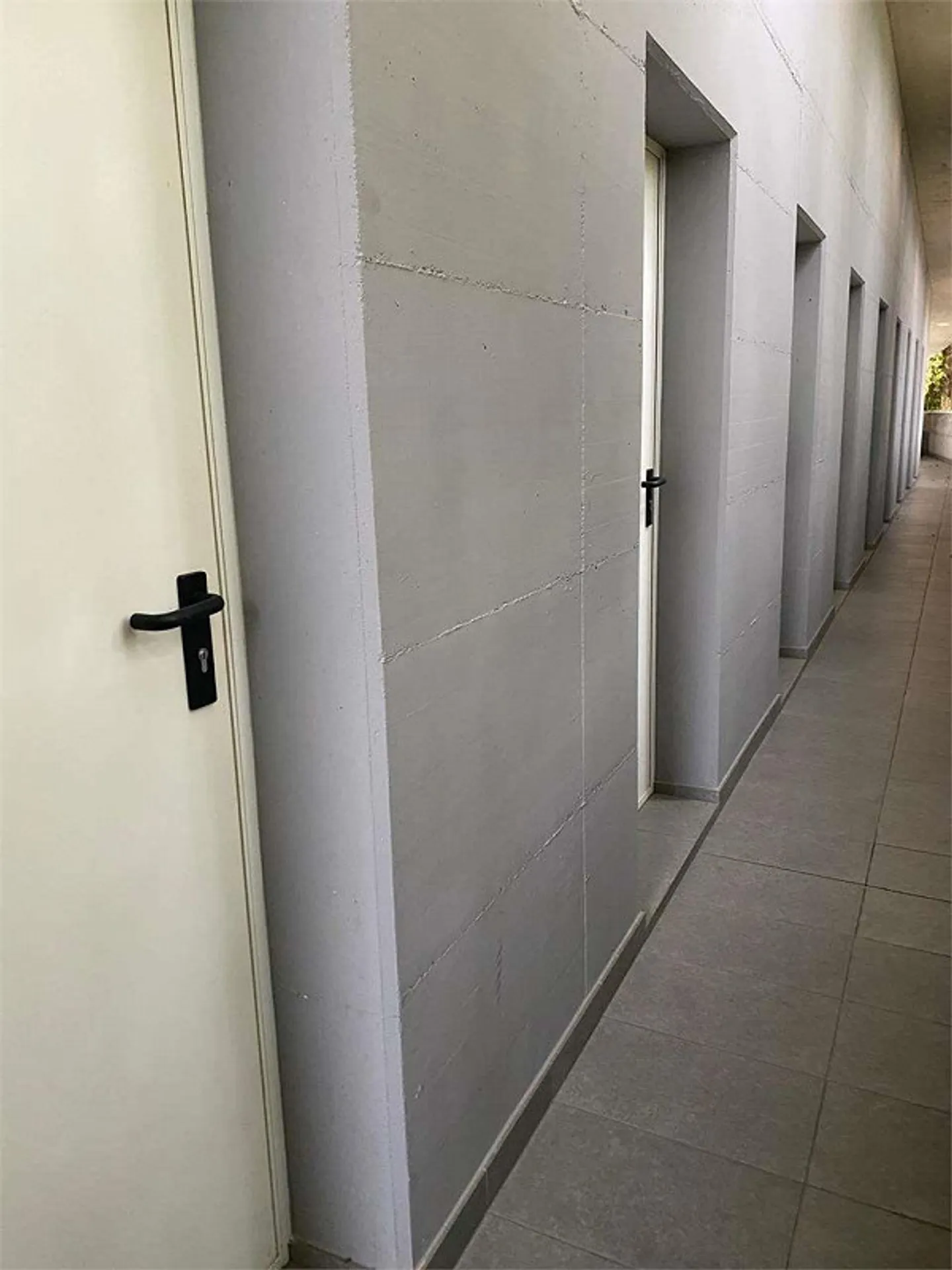 Gordola in a hilly position, modern and bright 4.5 rooms with view - Photo 12 of 13