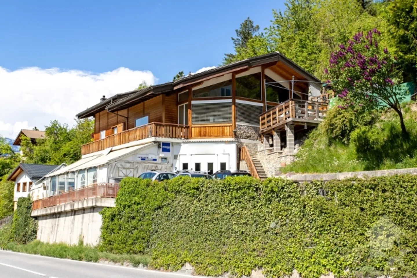 Large house with 7.5 rooms with body construction on the ground floor rare offer - Photo 1 of 13