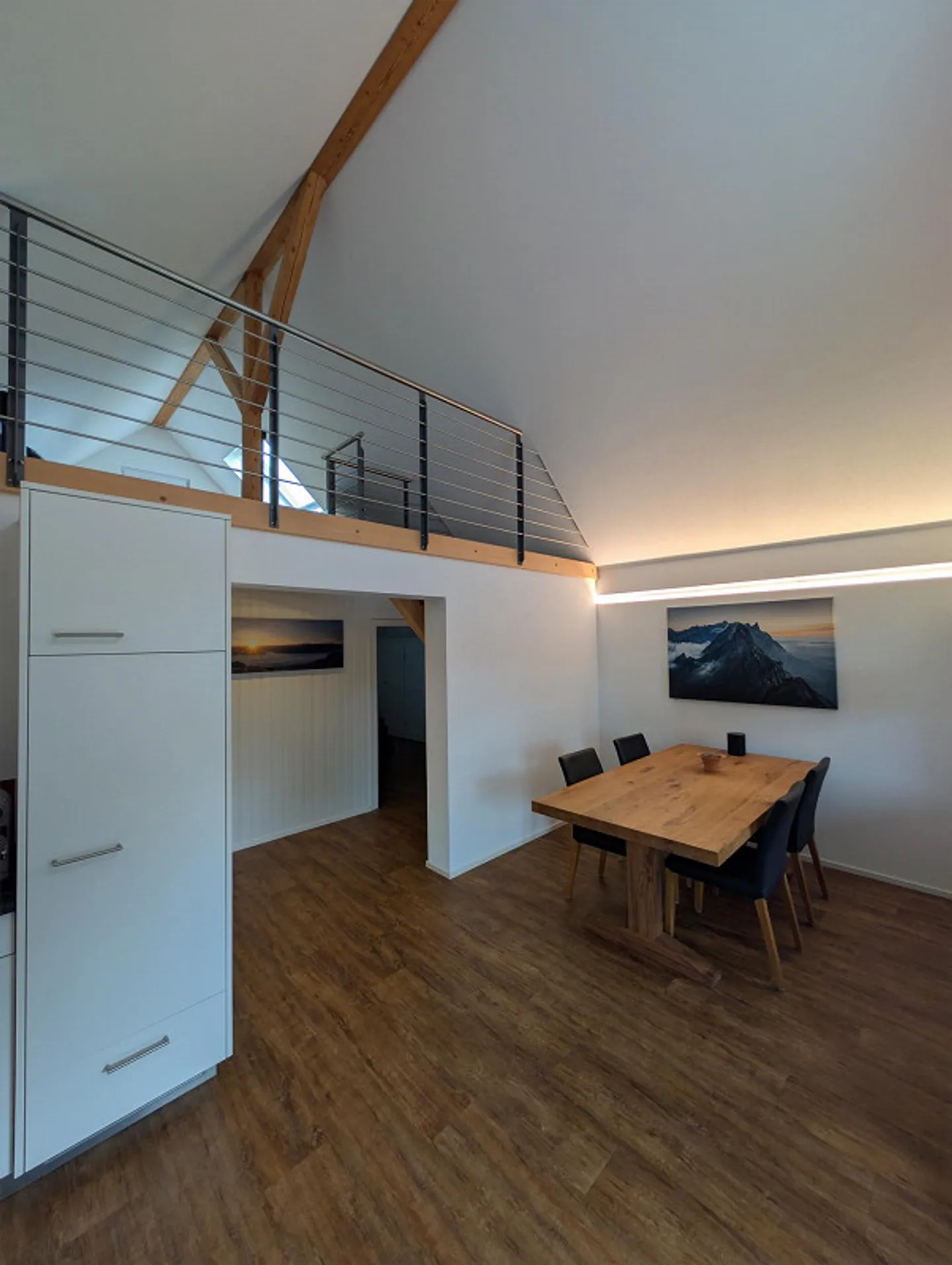 Appartement en attique attrayant de 3,5 pièces avec galerie près du centre - Photo 3 sur 13