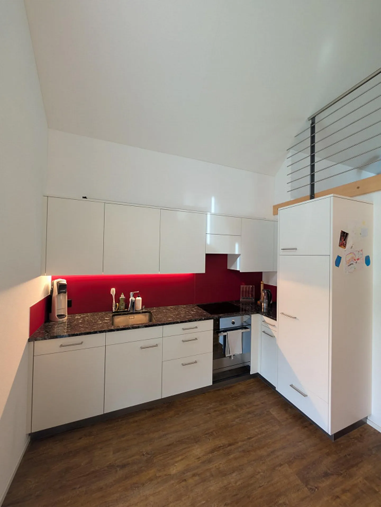 Appartement en attique attrayant de 3,5 pièces avec galerie près du centre - Photo 4 sur 13