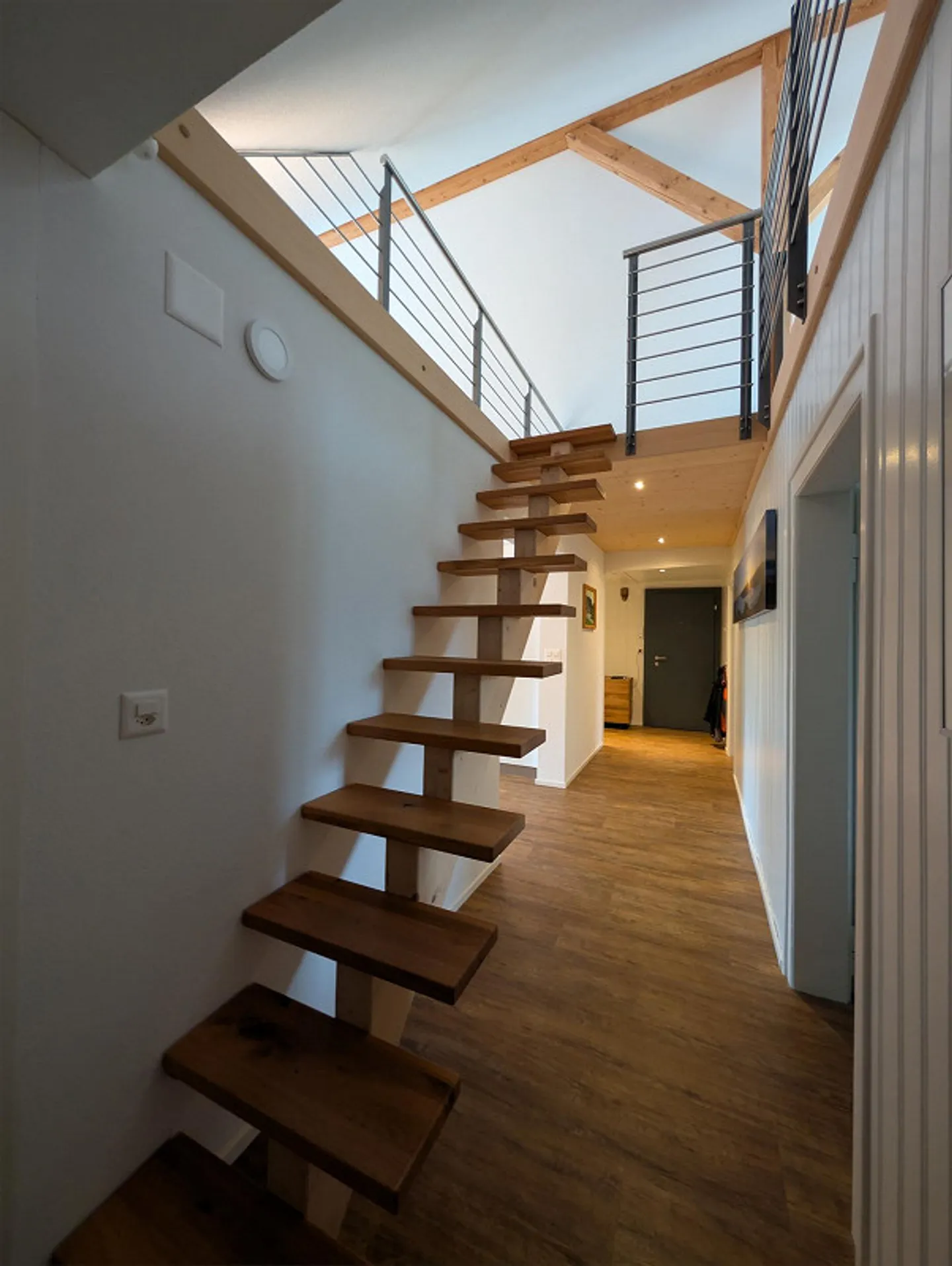 Appartement en attique attrayant de 3,5 pièces avec galerie près du centre - Photo 5 sur 13