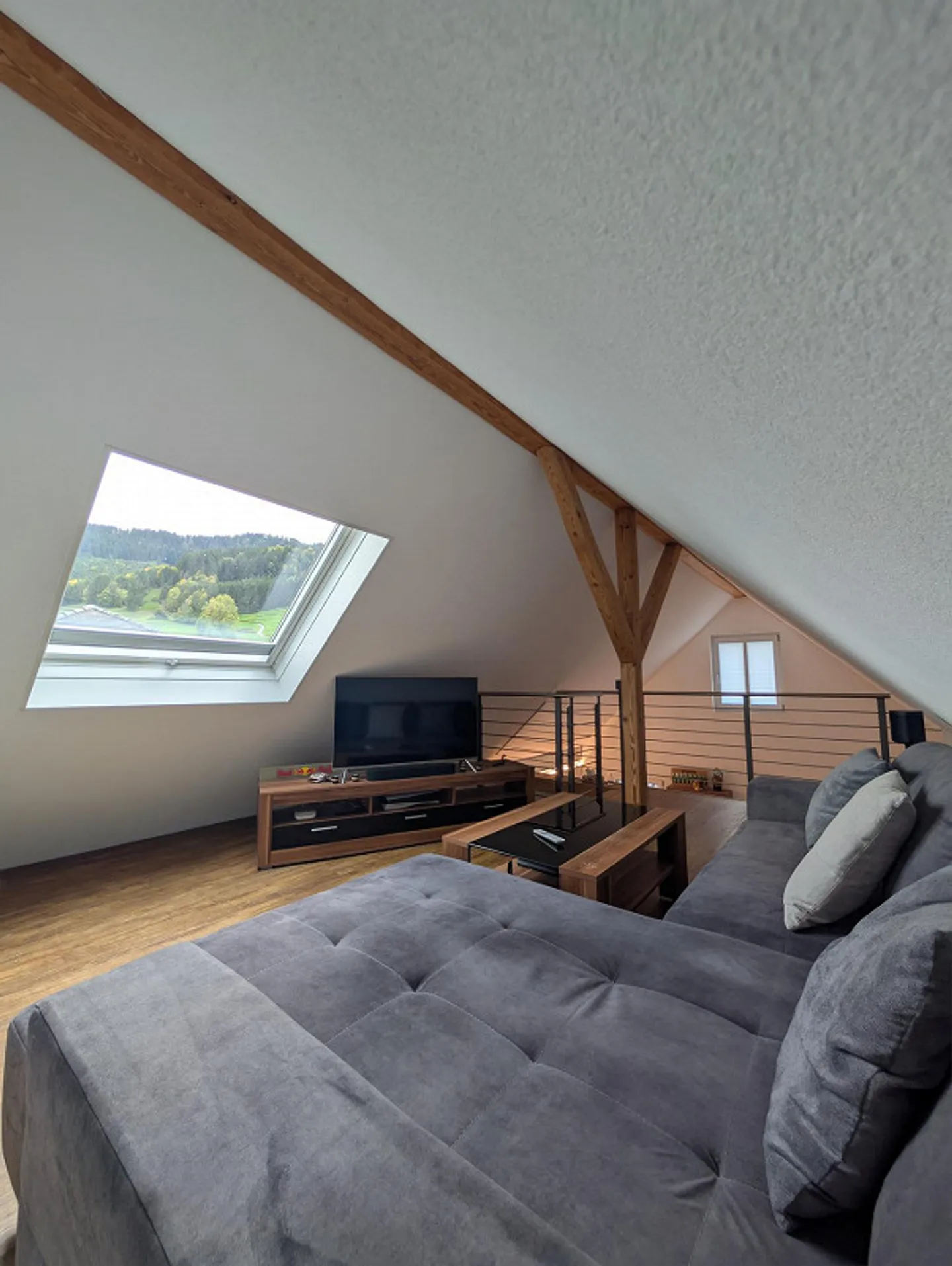 Appartement en attique attrayant de 3,5 pièces avec galerie près du centre - Photo 7 sur 13