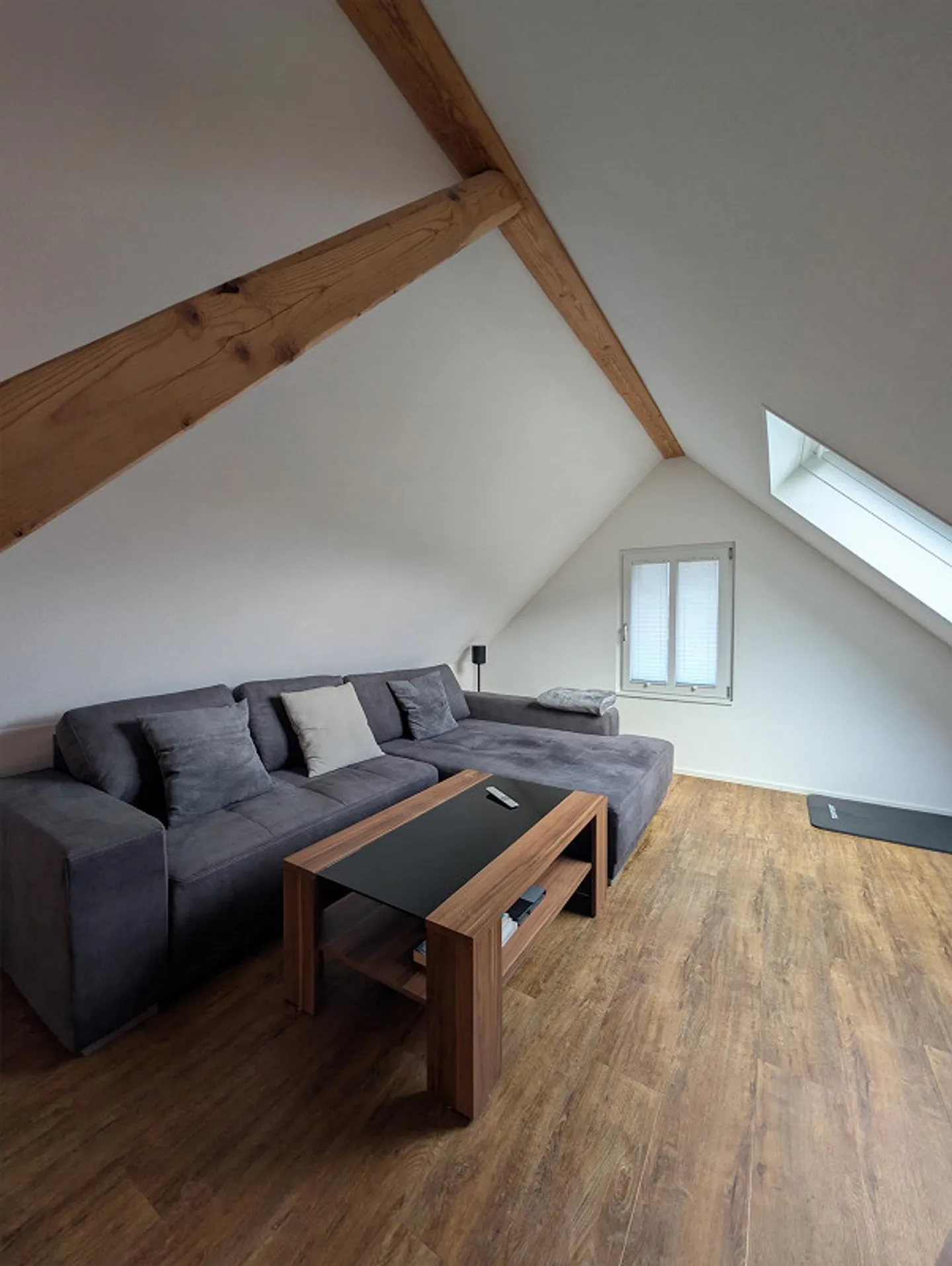 Appartement en attique attrayant de 3,5 pièces avec galerie près du centre - Photo 8 sur 13