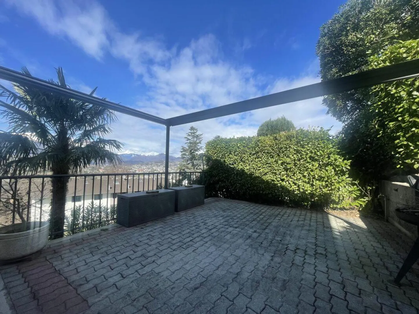Casa unifamiliare con vista aperta - Foto 1 di 9