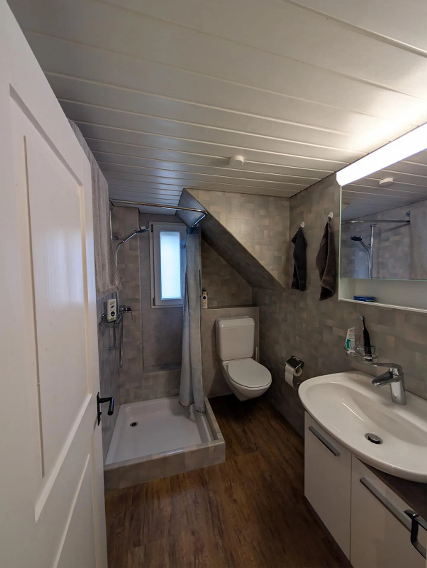 Appartement en attique attrayant de 3,5 pièces avec galerie près du centre - Photo 12 sur 13
