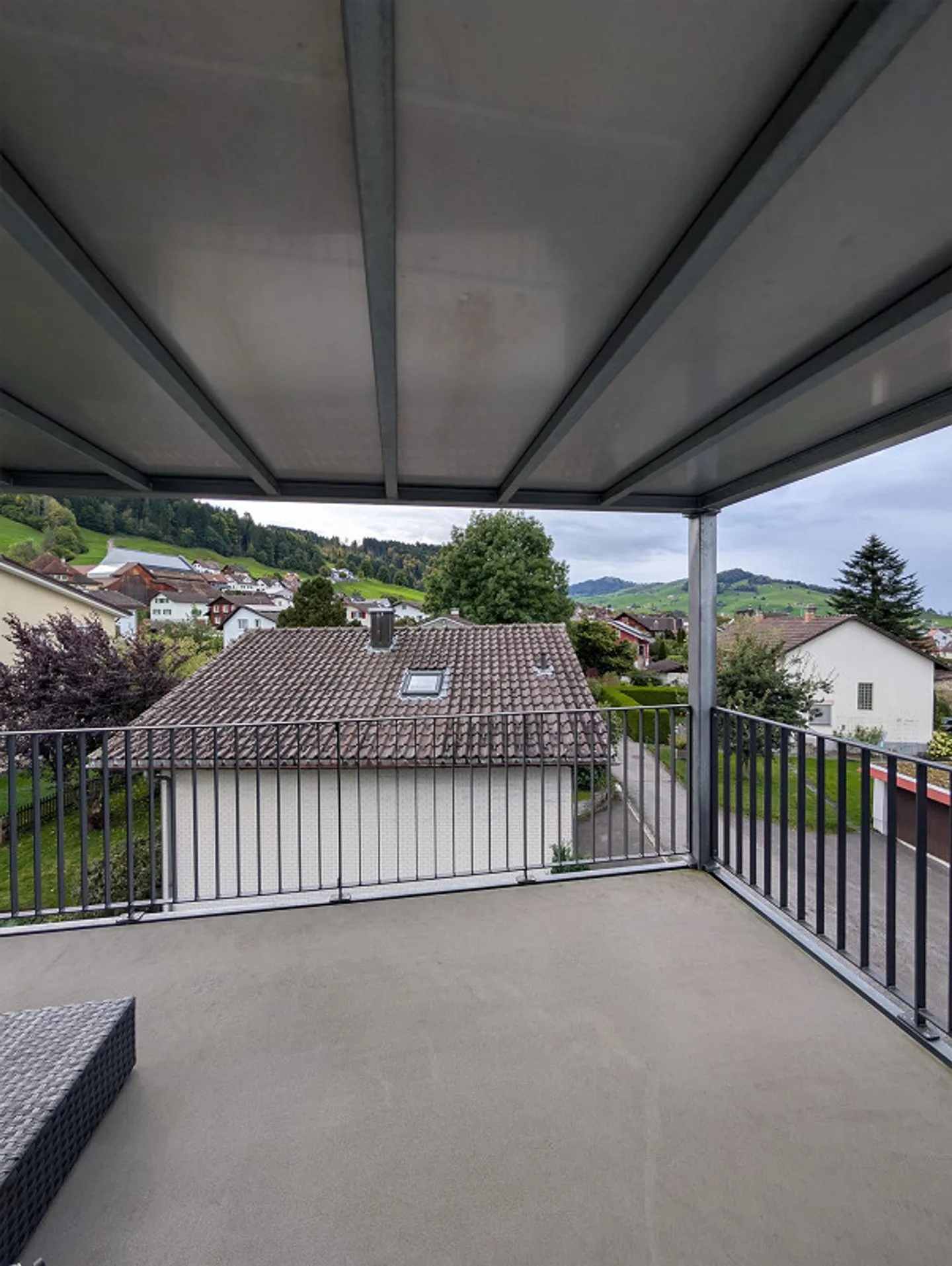 Appartement en attique attrayant de 3,5 pièces avec galerie près du centre - Photo 13 sur 13