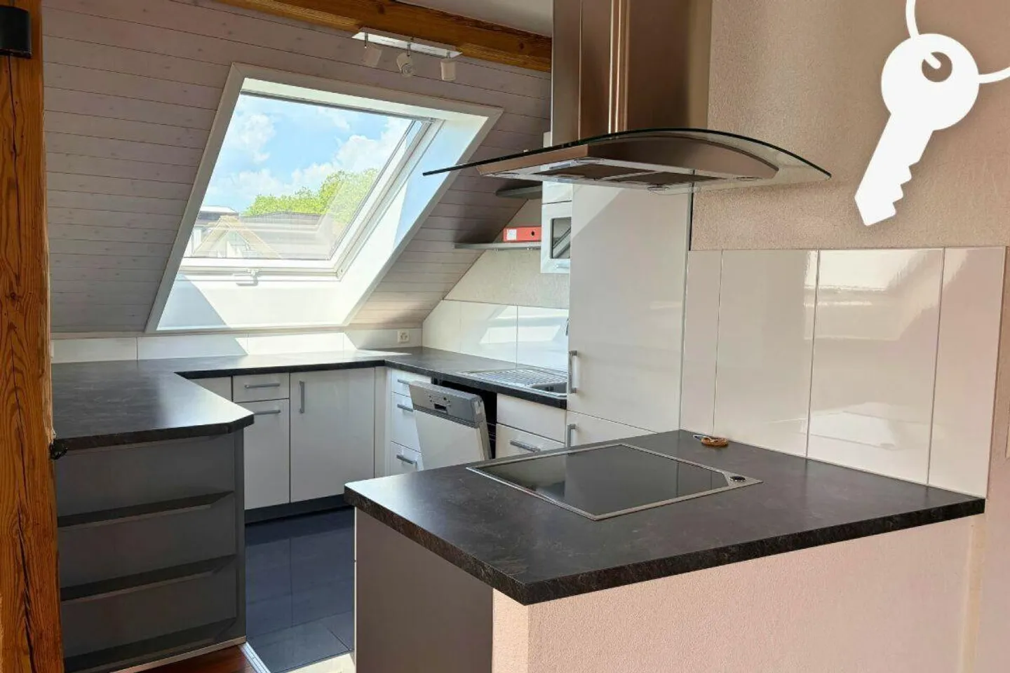 3.5-Room Attic Apartment in Solothurn - Photo 2 of 8