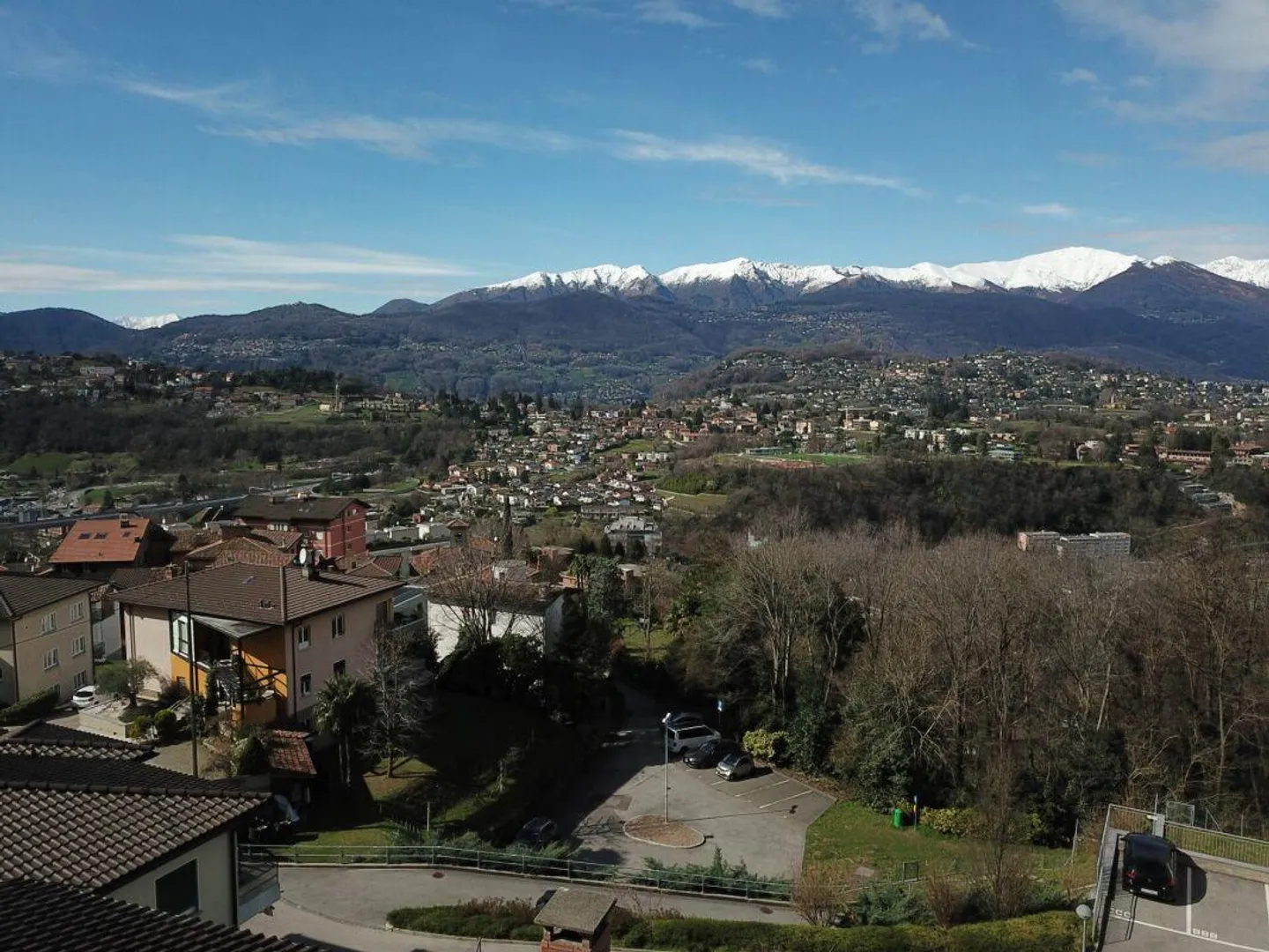 Casa unifamiliare con vista aperta - Foto 3 di 9