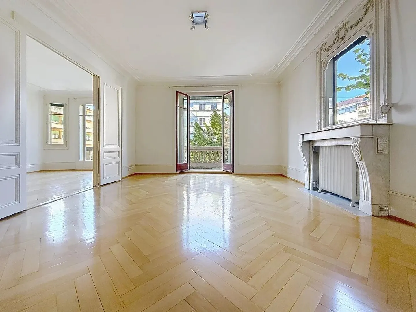 6-room apartment - Photo 2 of 11