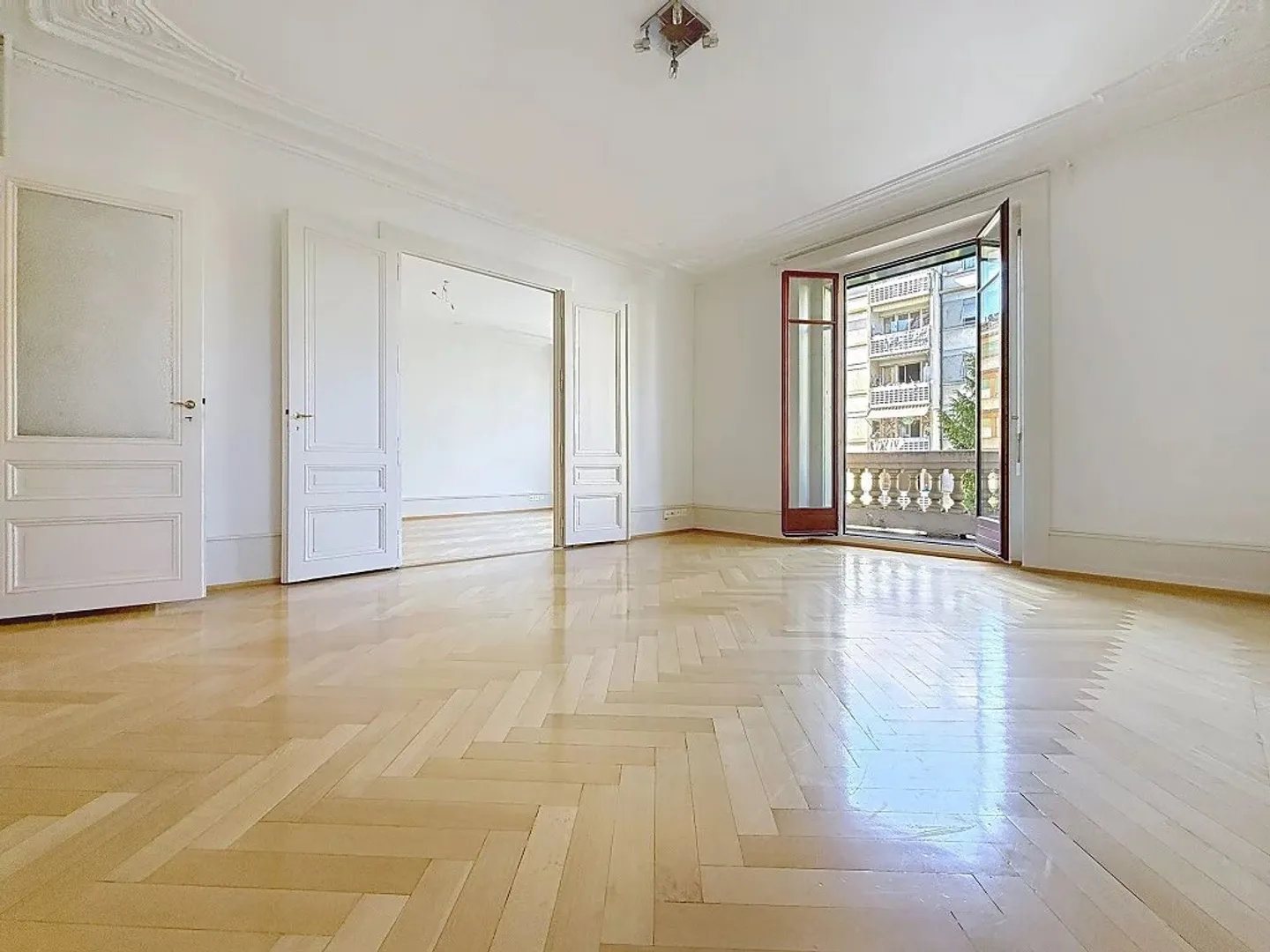 6-room apartment - Photo 3 of 11