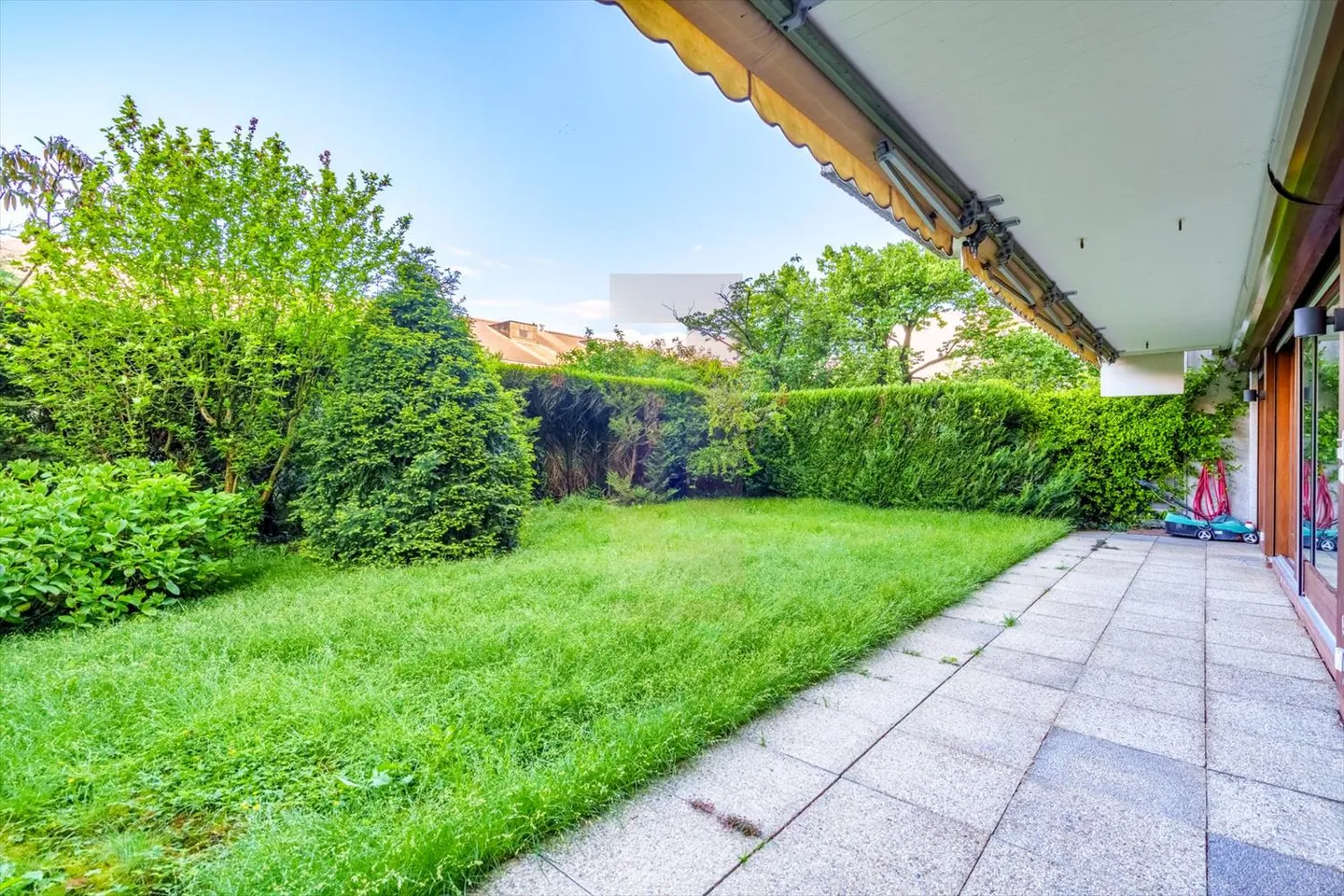 Excellent duplex de 6,5 pièces avec jardin à Champel - Photo 2 sur 8