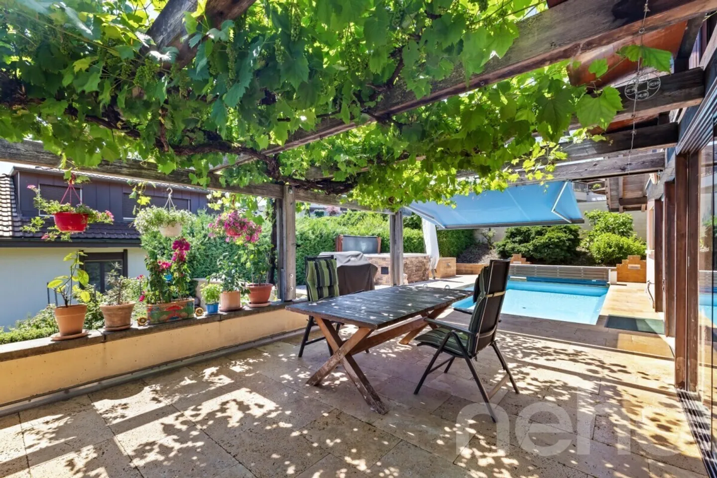 Charmantes Einfamilienhaus mit Pool - Foto 1 von 12