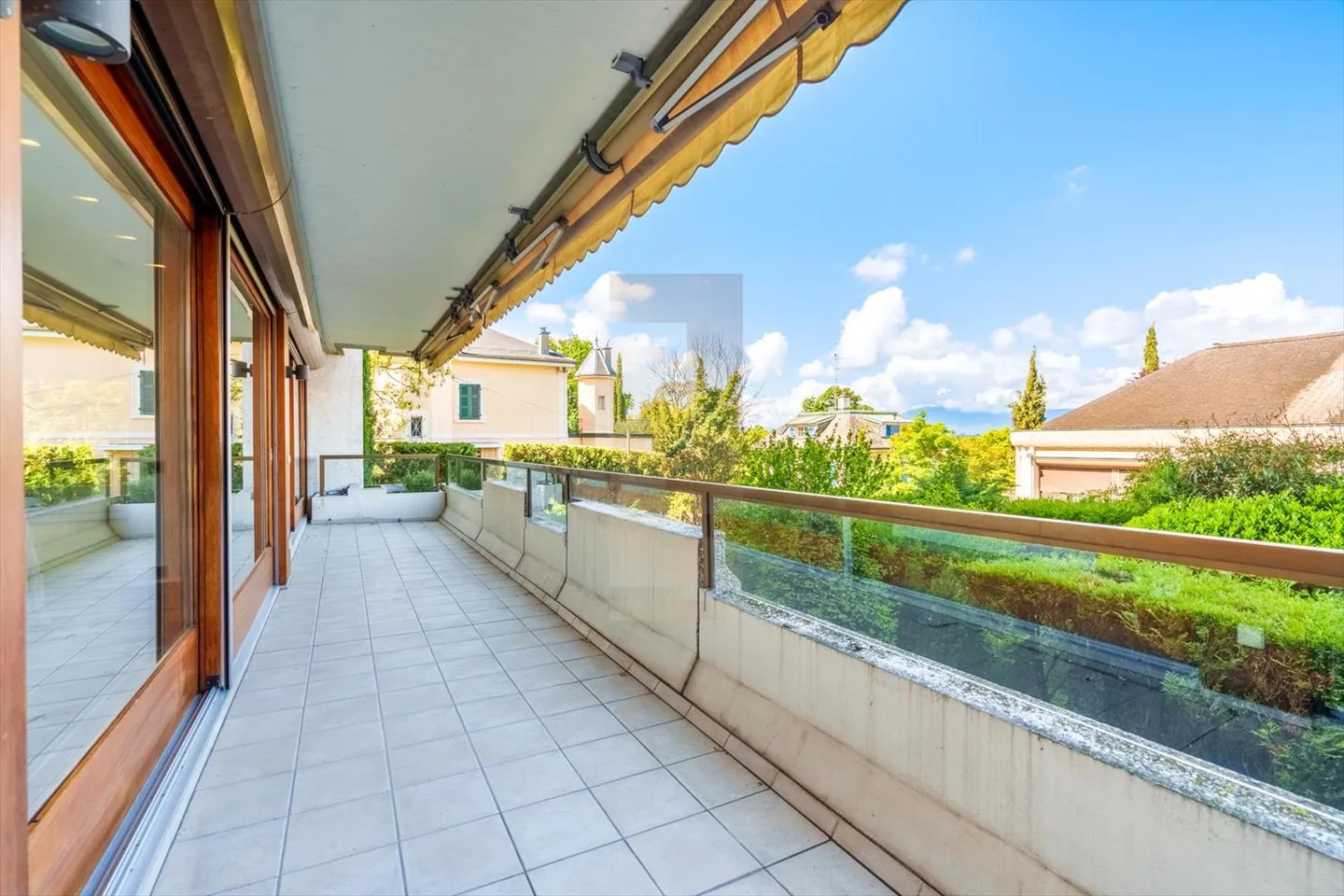 Excellent duplex de 6,5 pièces avec jardin à Champel - Photo 6 sur 8