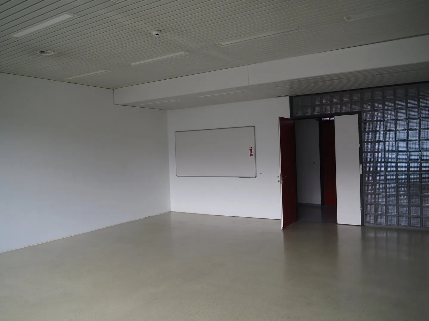 Surface administrative de 58m2 au 2e étage - Photo 2 sur 2