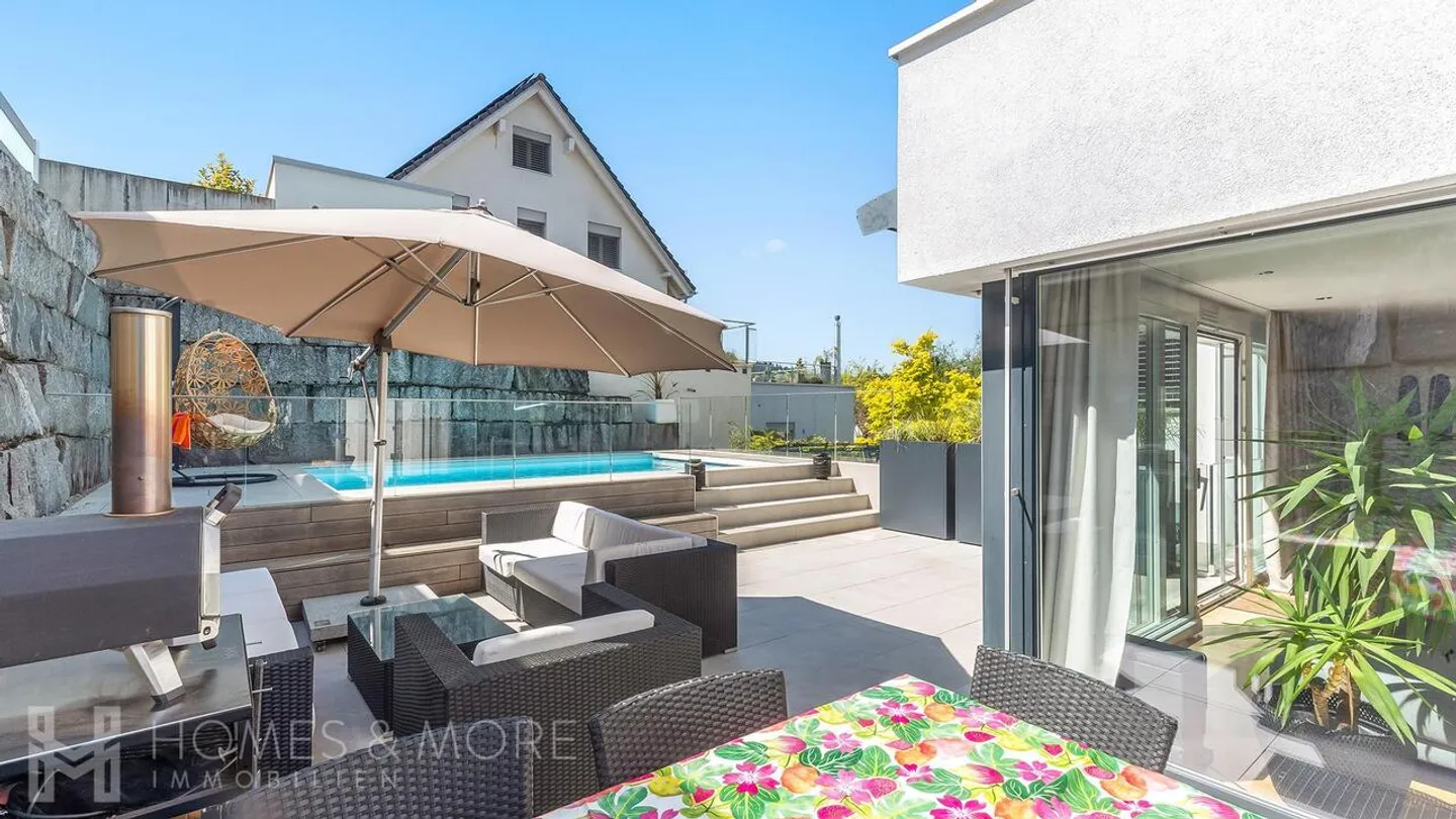 PISCINE, VUE PANORAMIQUE ET FINITIONS DE HAUTE QUALITÉ - Photo 10 sur 12