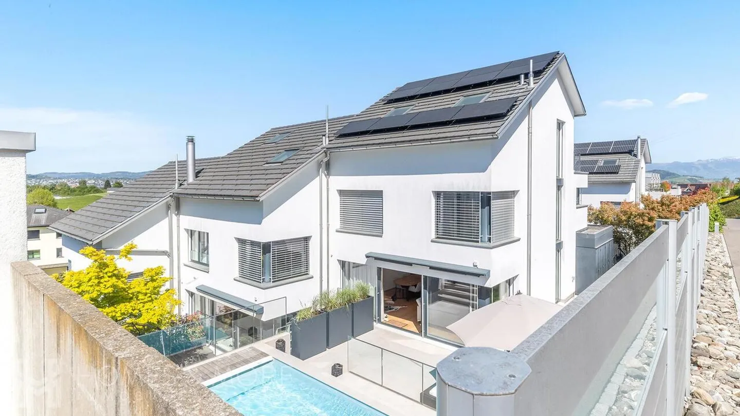 PISCINE, VUE PANORAMIQUE ET FINITIONS DE HAUTE QUALITÉ - Photo 11 sur 12