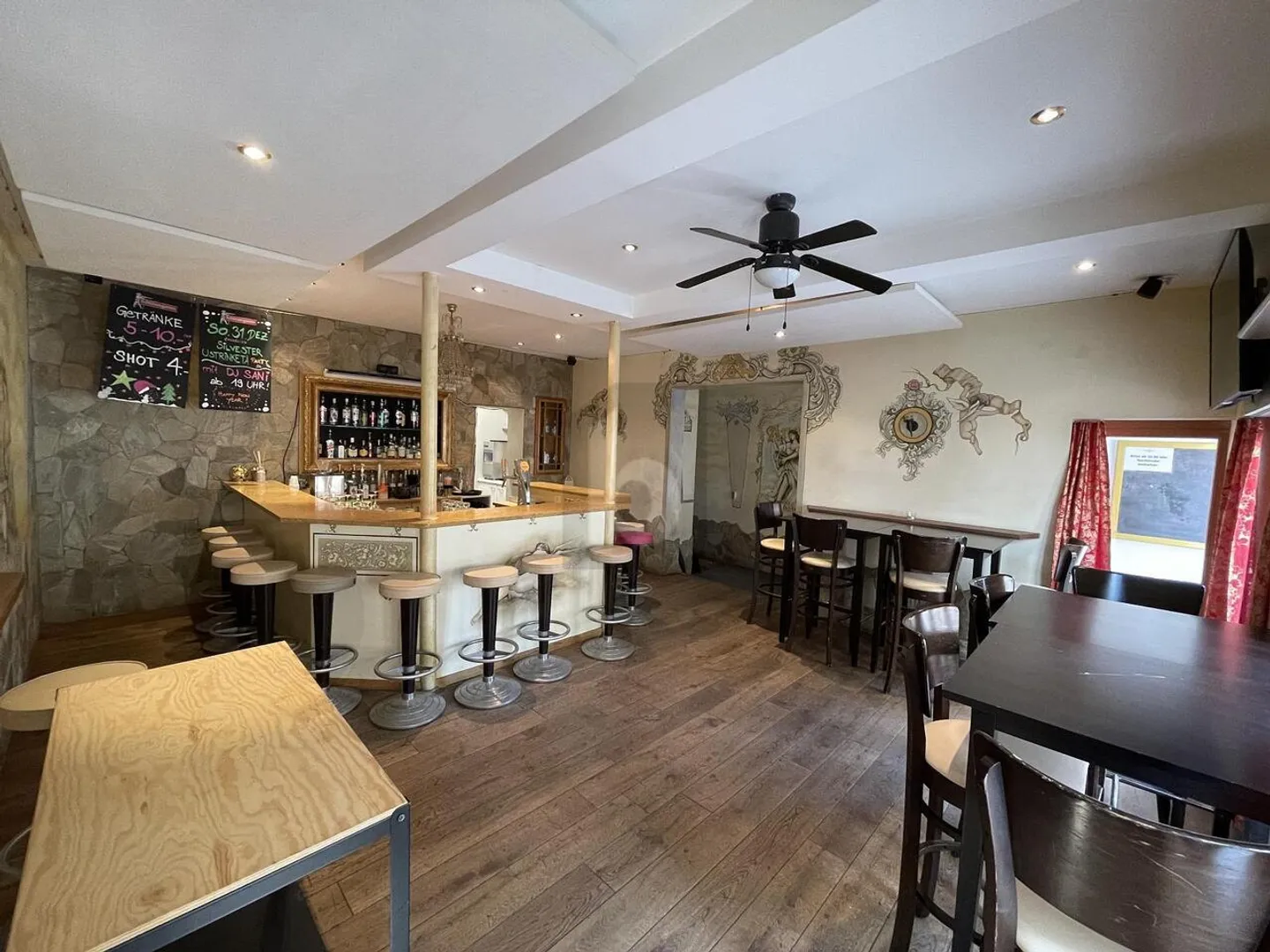 MODERN INTERIOR CONVERSION IN THE HEART OF THE CITY - Photo 4 of 6