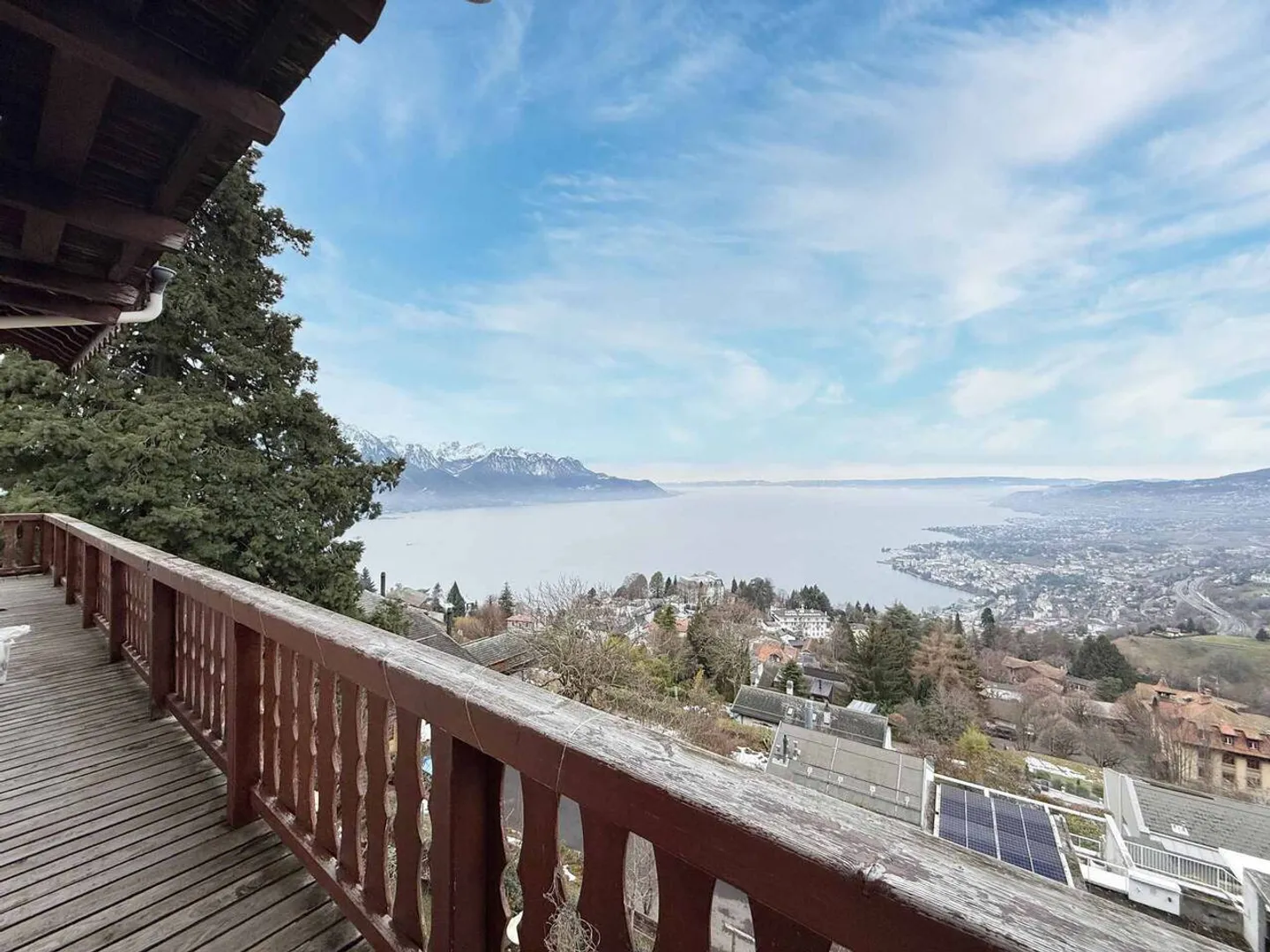 Charmantes Gebäude mit Seeblick - Foto 1 von 11