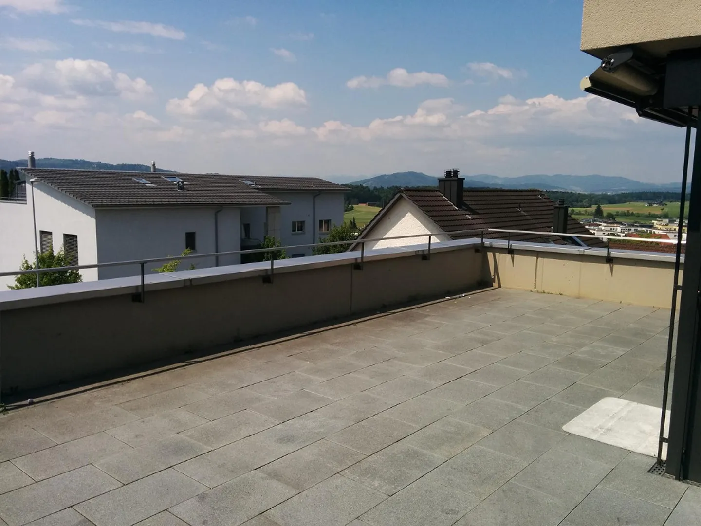 Sunny penthouse apartment with dream terrace - Photo 8 of 9