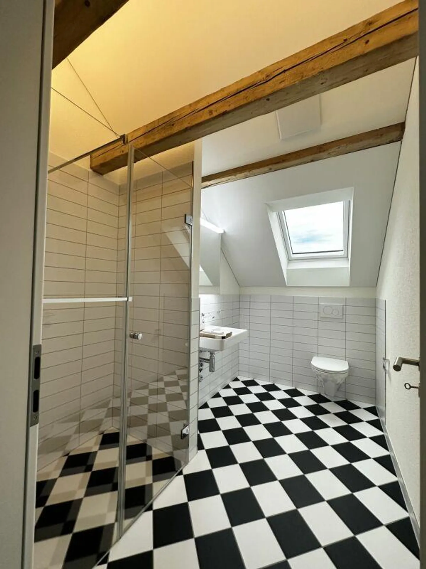 Appartement penthouse moderne avec loggia dans un emplacement central à Rapperswil - Photo 3 sur 4