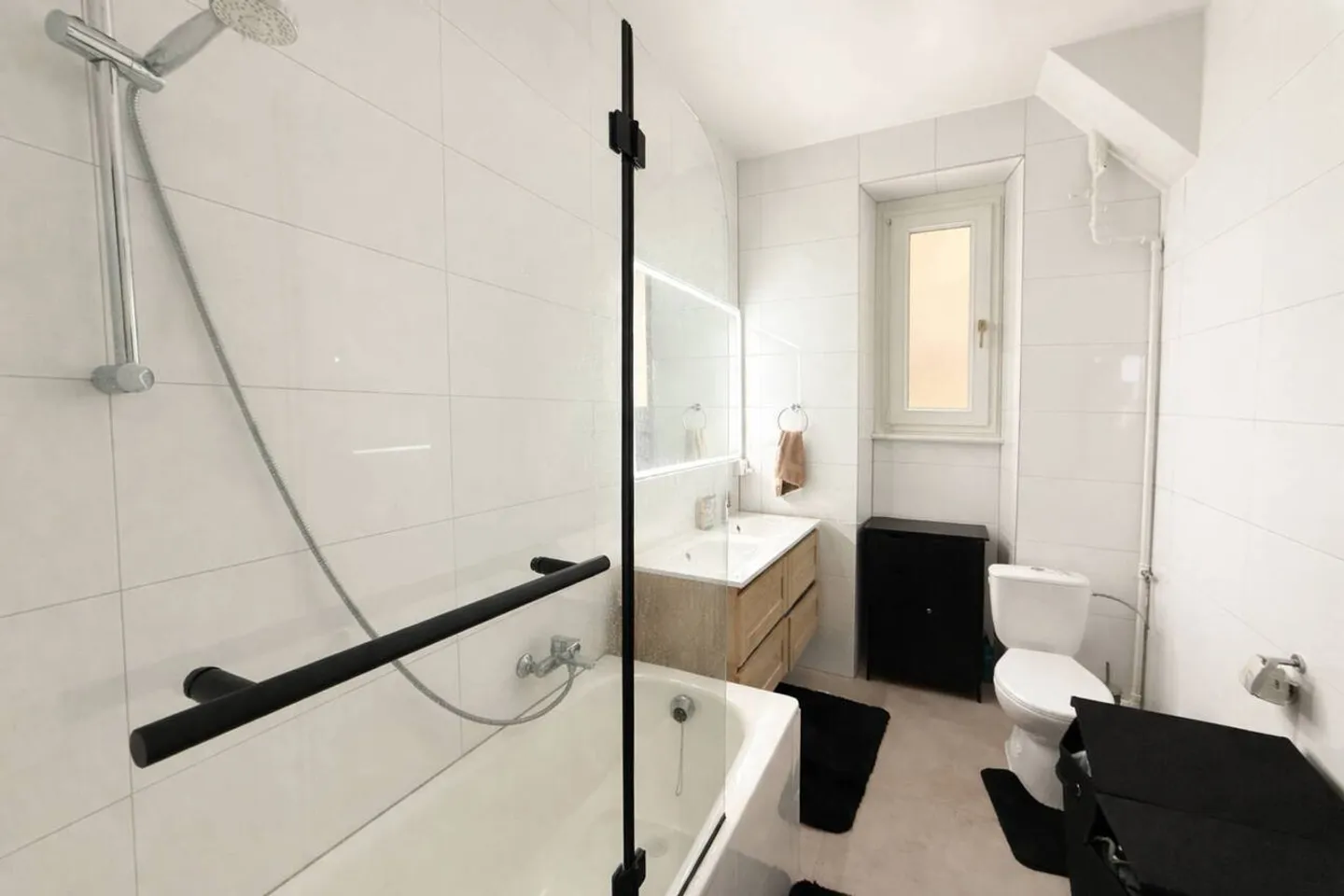 Charmantes Gebäude mit Seeblick - Foto 4 von 11