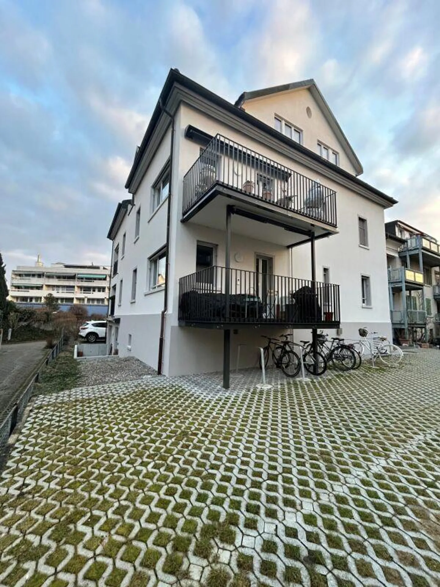 Appartement penthouse moderne avec loggia dans un emplacement central à Rapperswil - Photo 4 sur 4