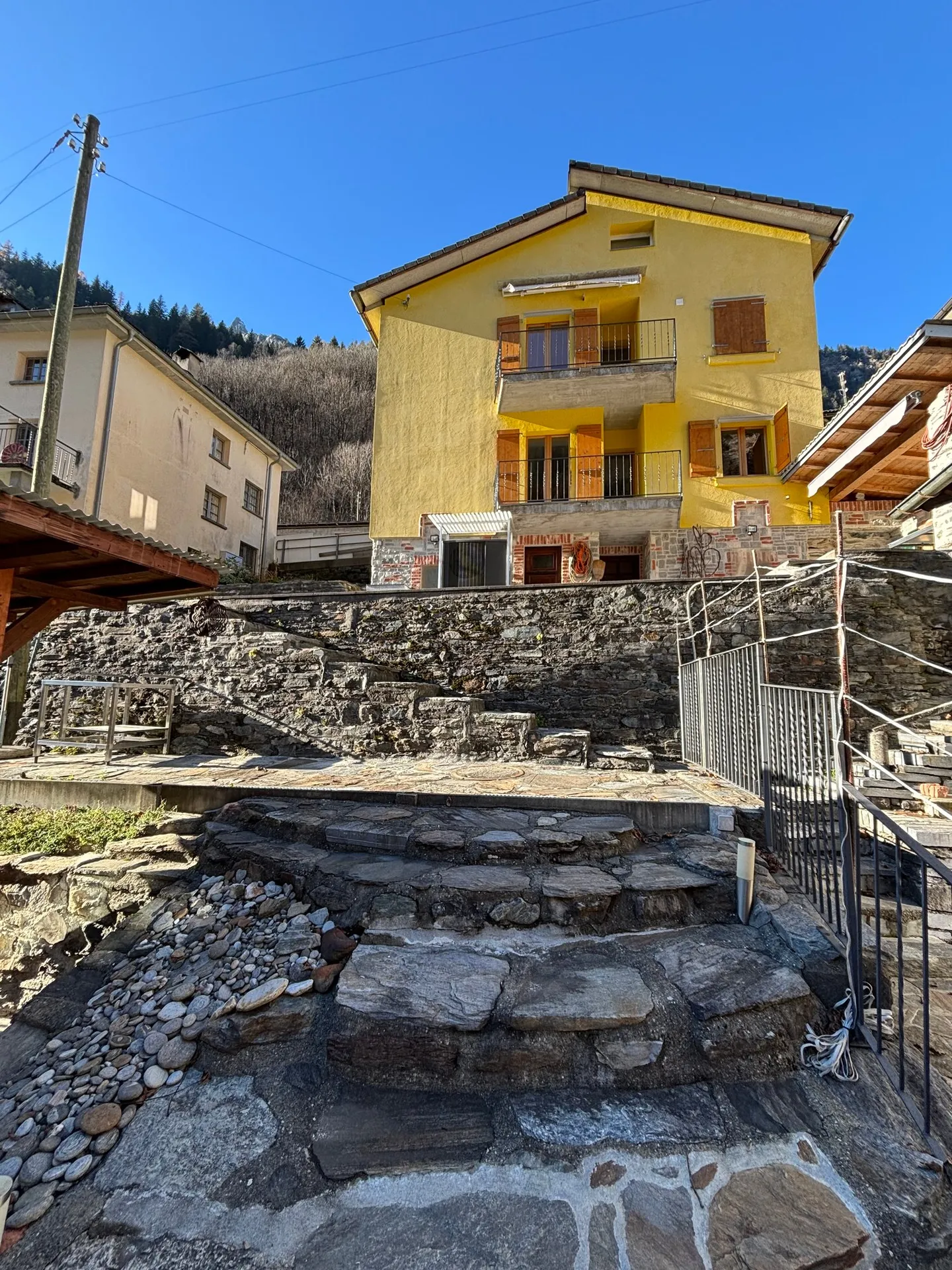 Maison entre Lumière et Paix dans la Vallée de Calanca, à Santa Domenica GR - Photo 1 sur 37