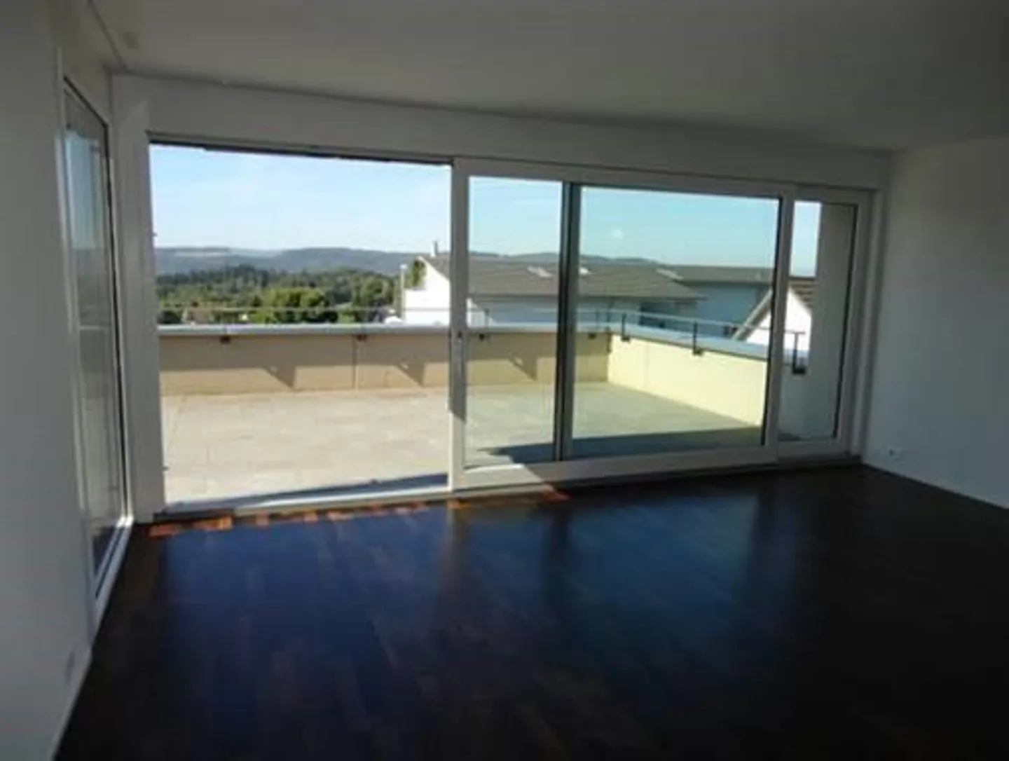 Sunny penthouse apartment with dream terrace - Photo 3 of 9