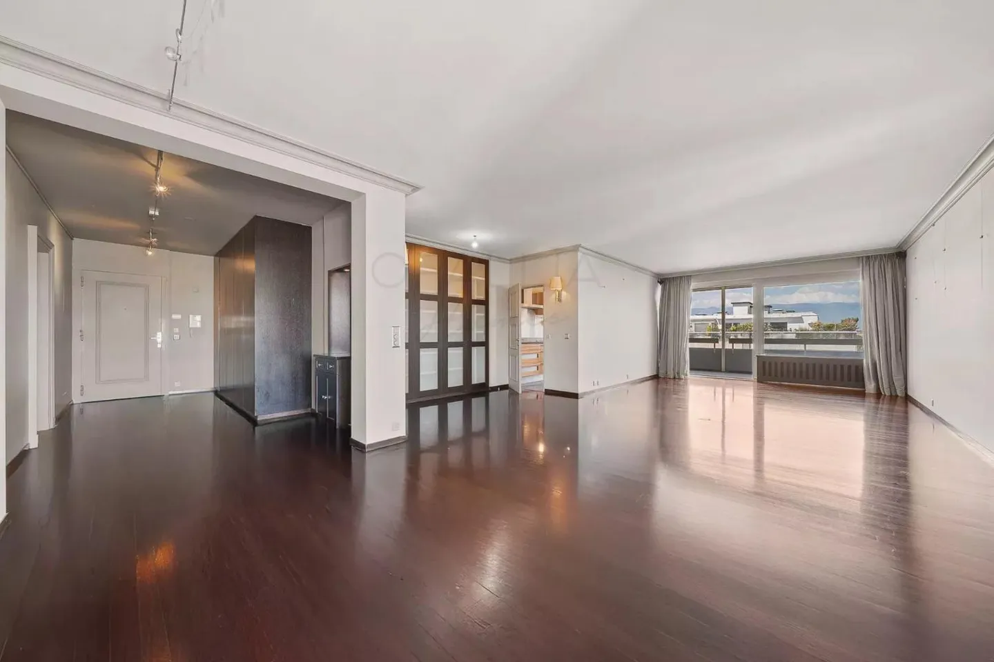 6-room apartment - Photo 2 of 10